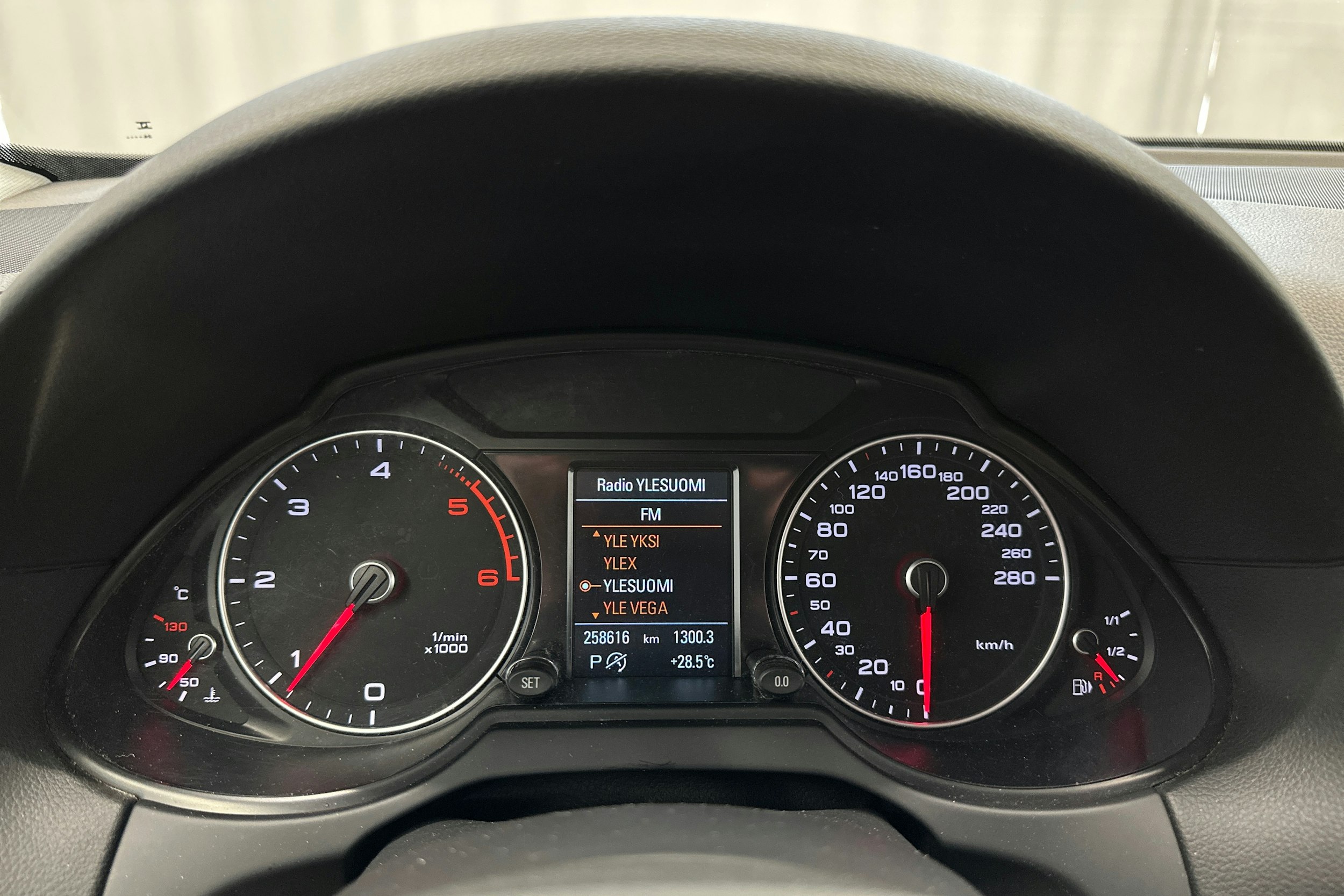 sininen Audi Q5 2015 kuva 17.
