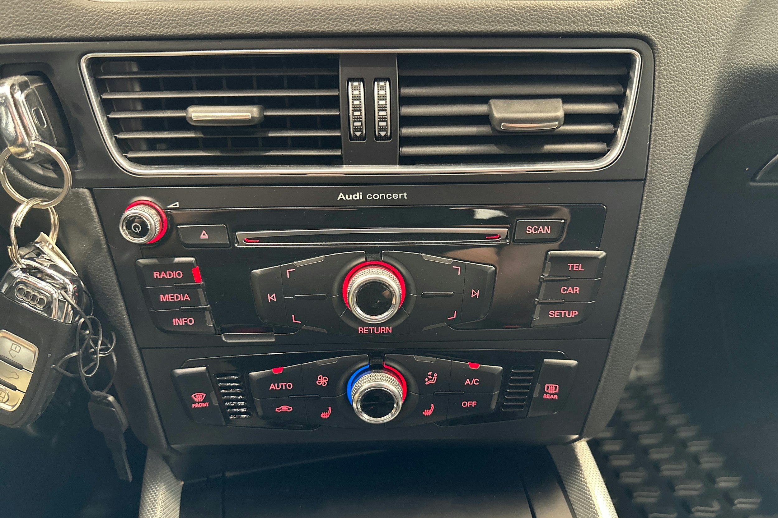 sininen Audi Q5 2015 kuva 20.