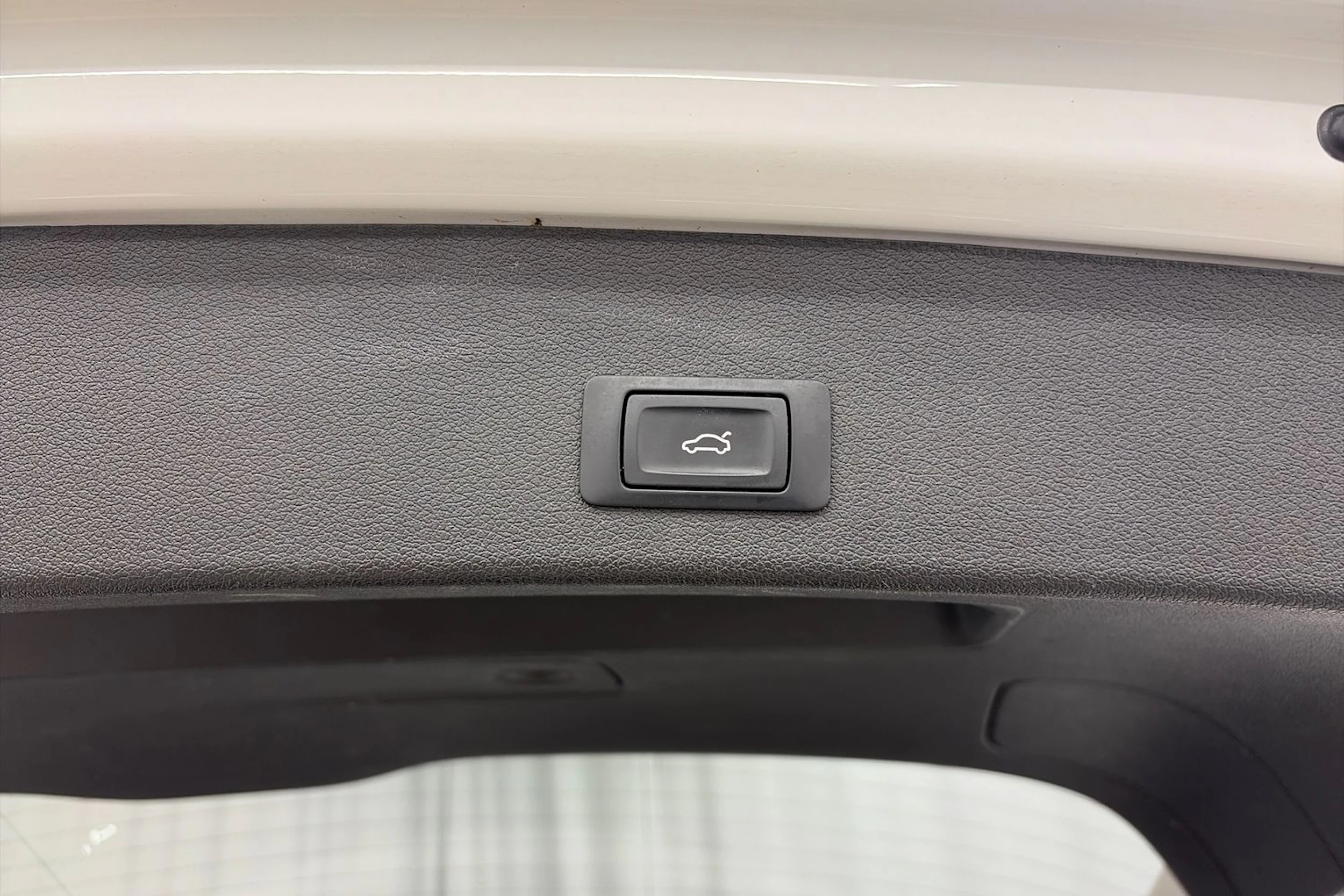 valkoinen Audi Q5 2015 kuva 12.