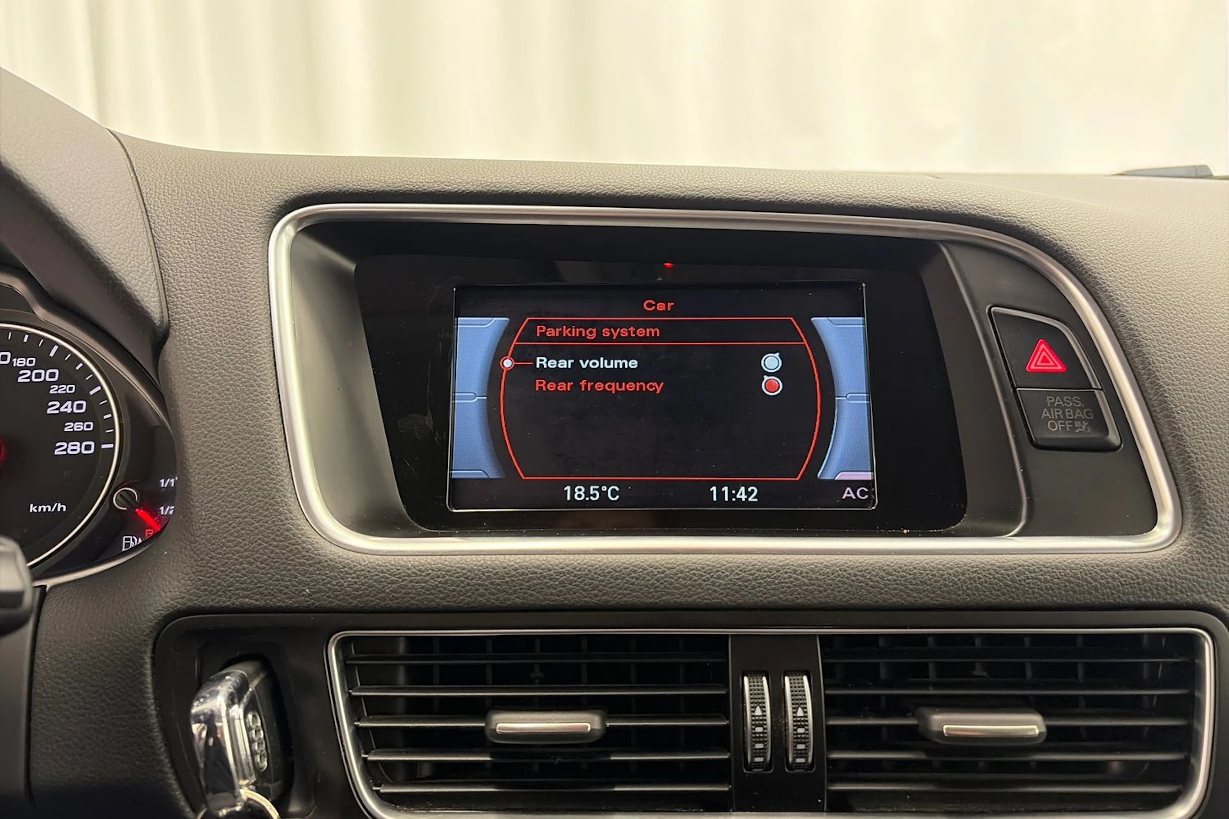 valkoinen Audi Q5 2015 kuva 20.