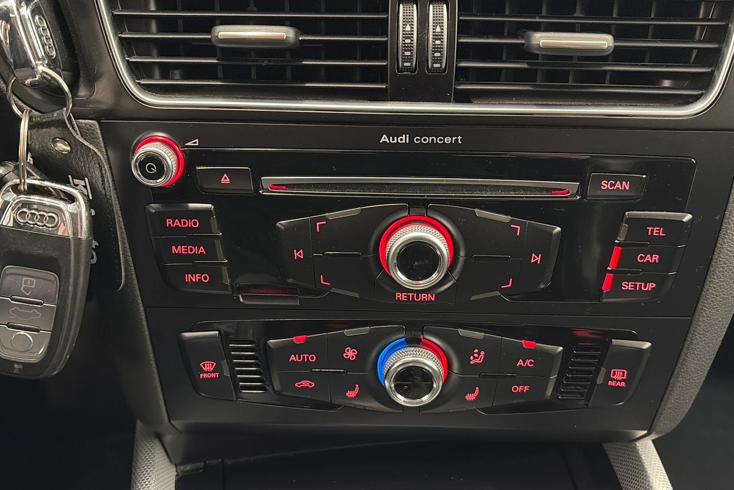 valkoinen Audi Q5 2015 kuva 21.