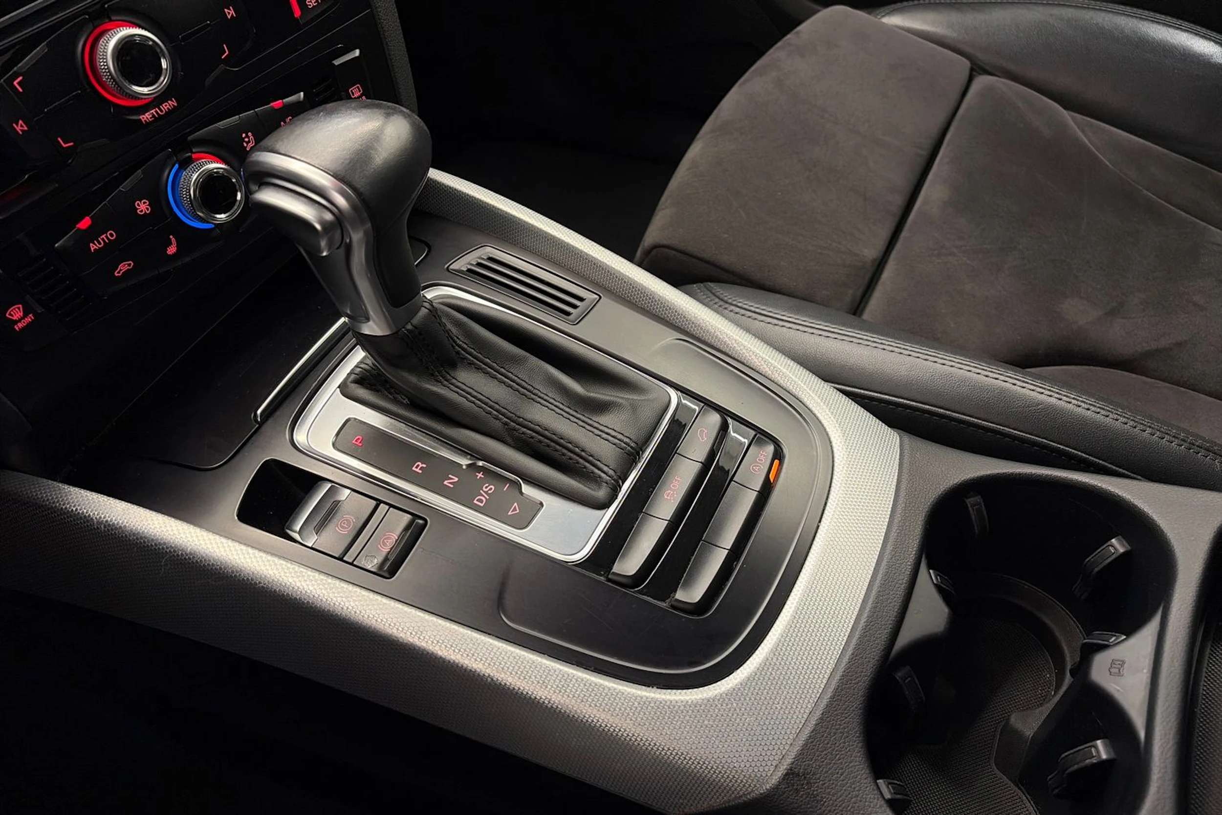 valkoinen Audi Q5 2015 kuva 22.