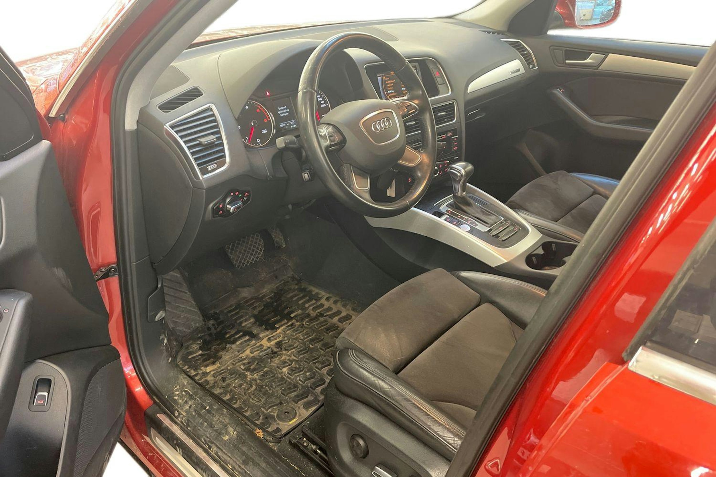 Punainen Audi Q5 2015 kuva 3.