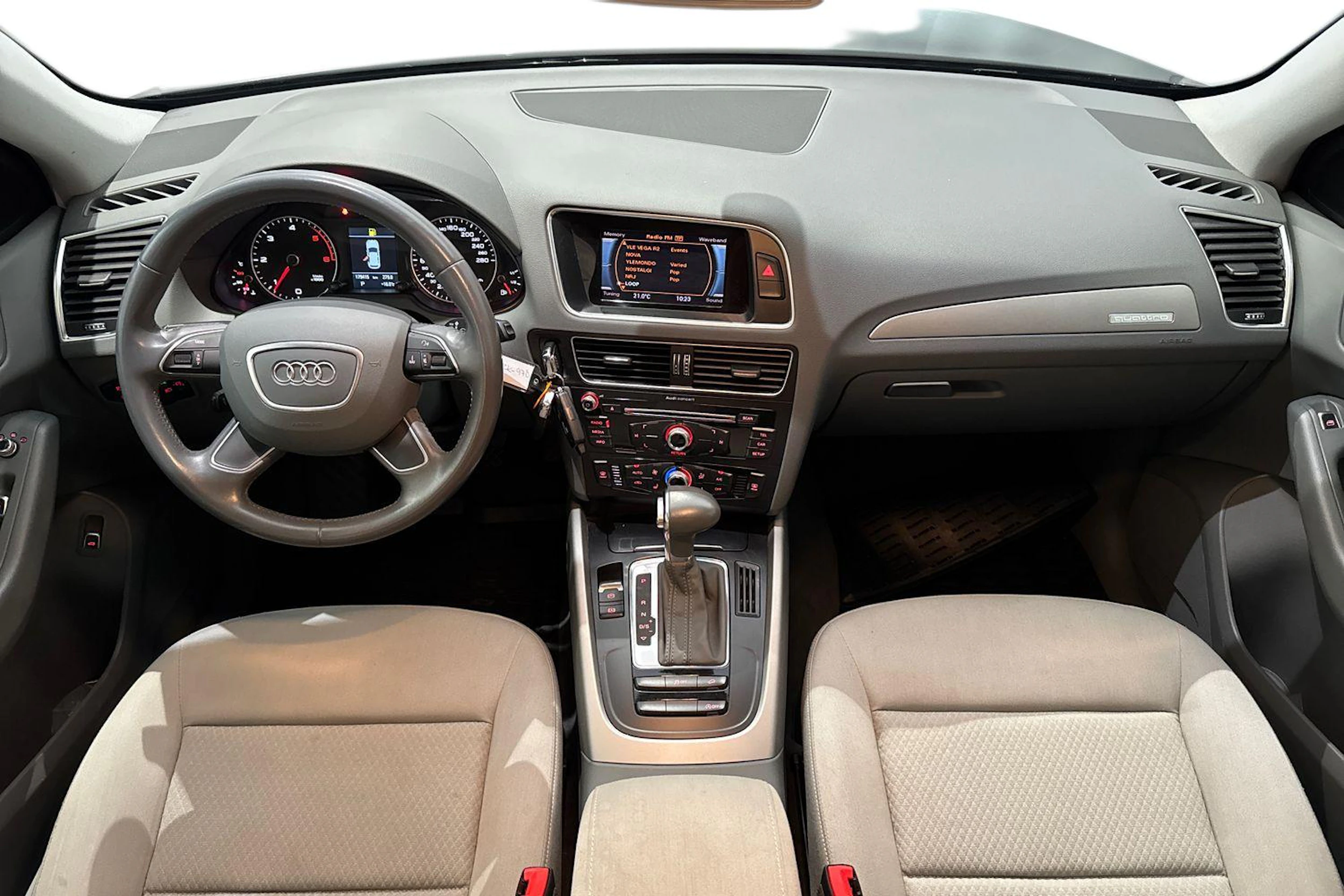 musta Audi Q5 2015 kuva 34.