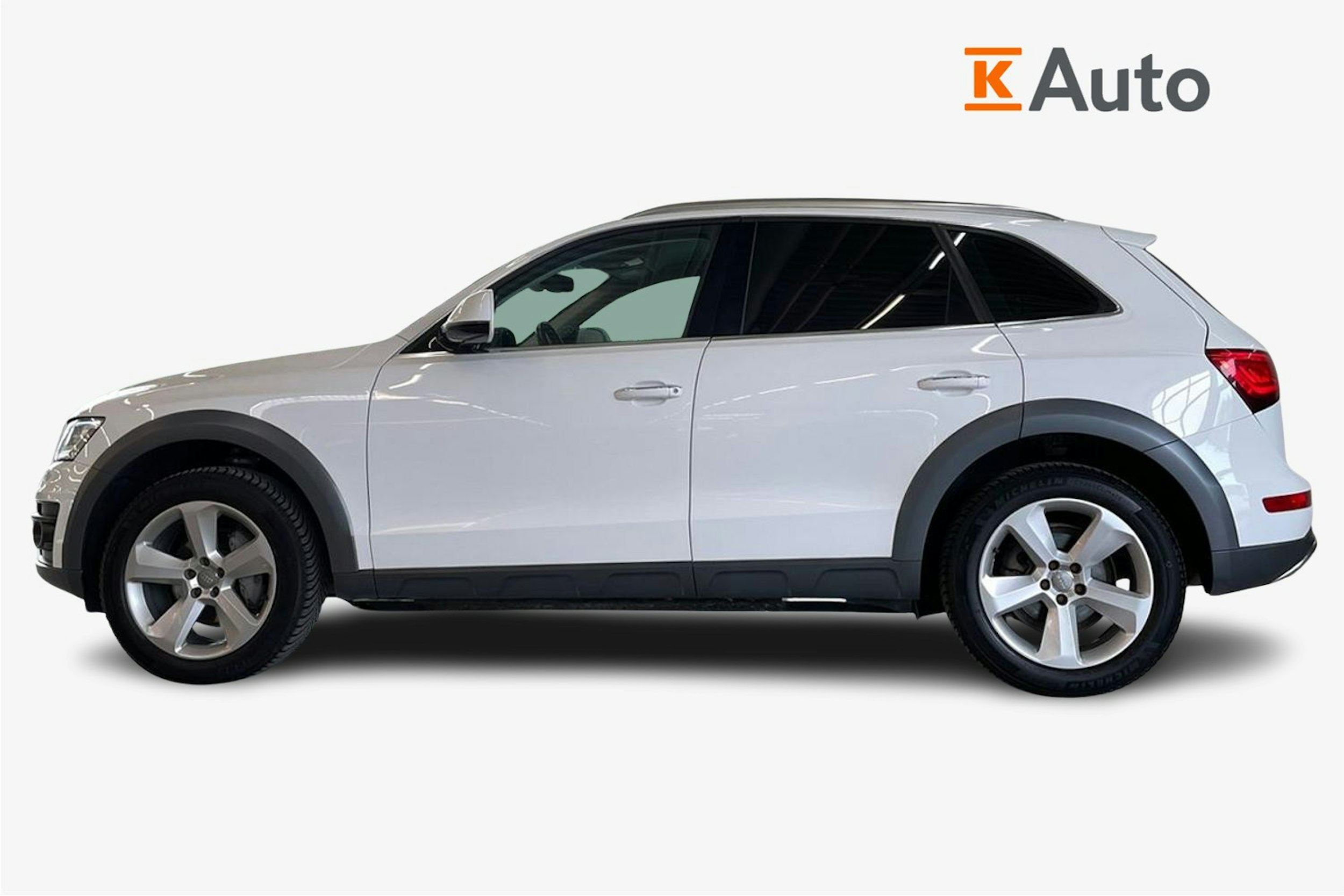 Valkoinen Audi Q5 2015 kuva 6.