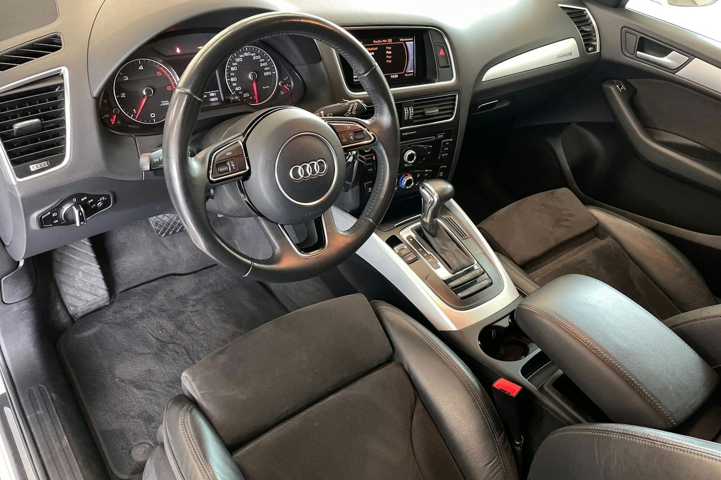 Valkoinen Audi Q5 2015 kuva 7.