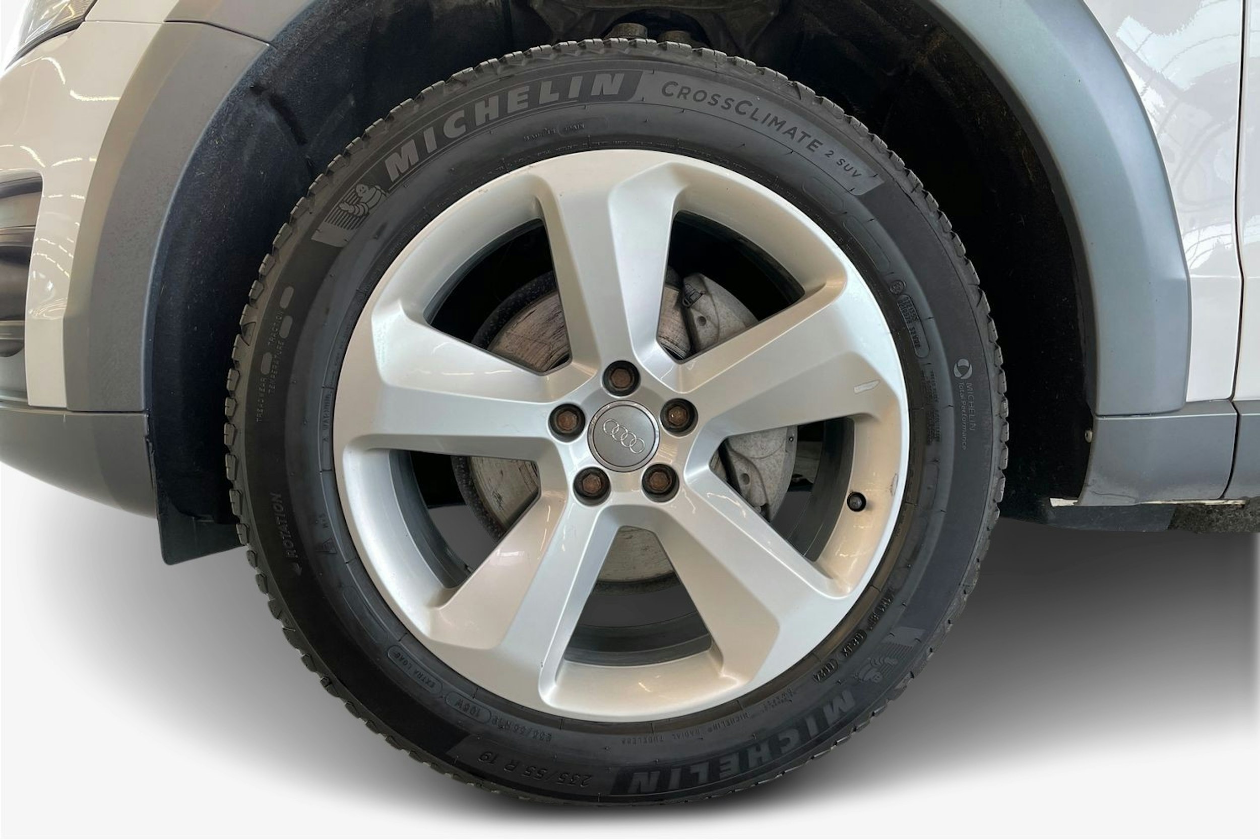 Valkoinen Audi Q5 2015 kuva 11.