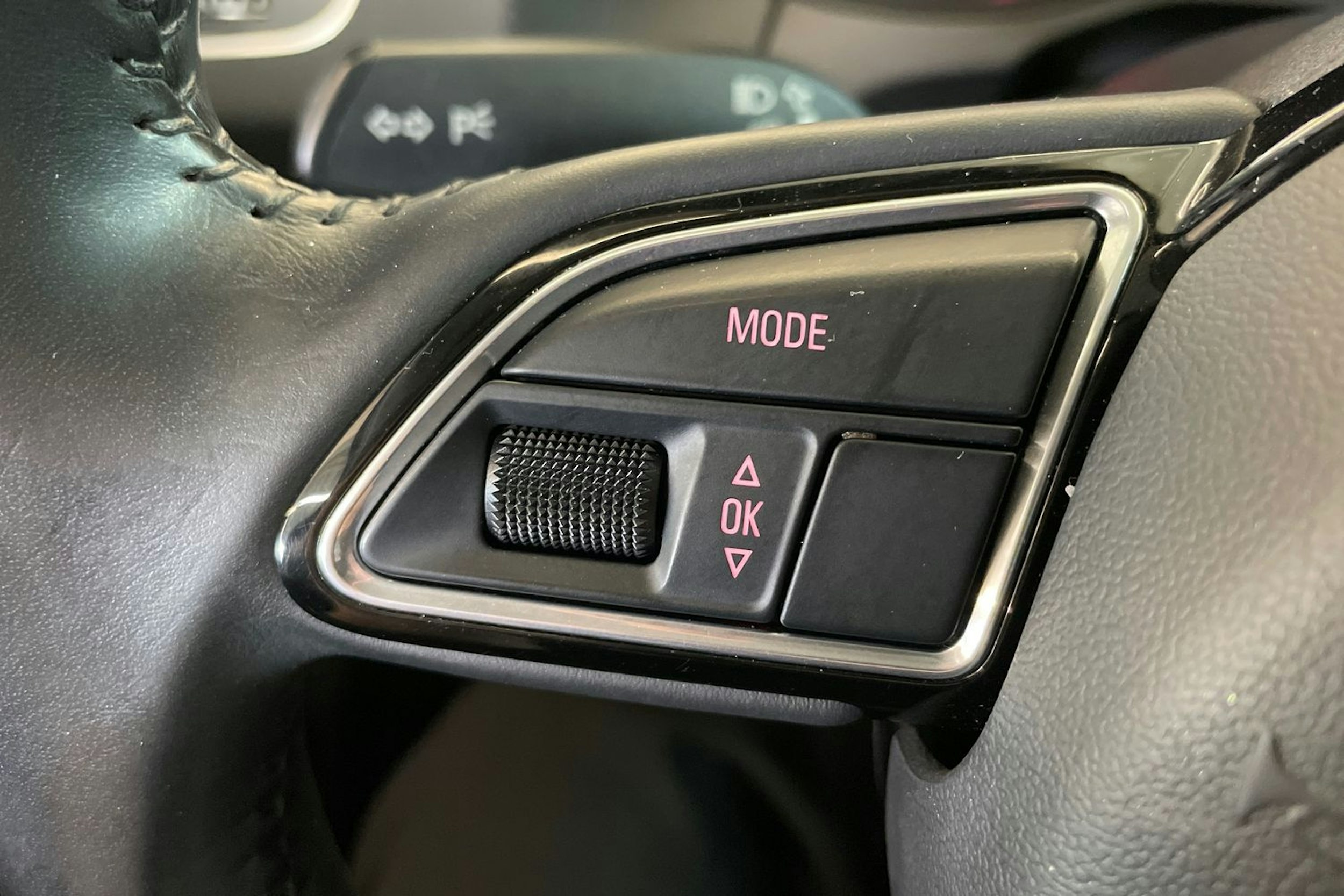 Valkoinen Audi Q5 2015 kuva 15.