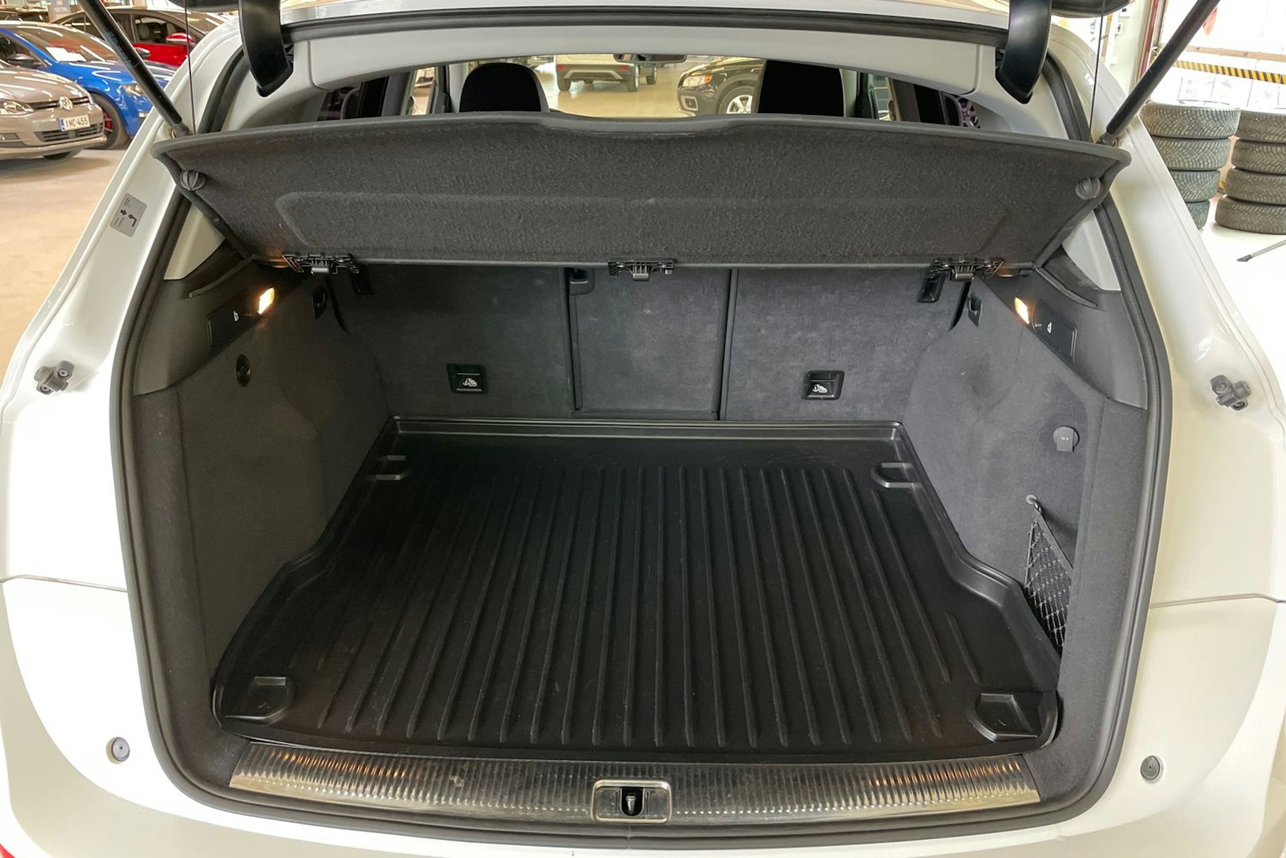 Valkoinen Audi Q5 2015 kuva 25.