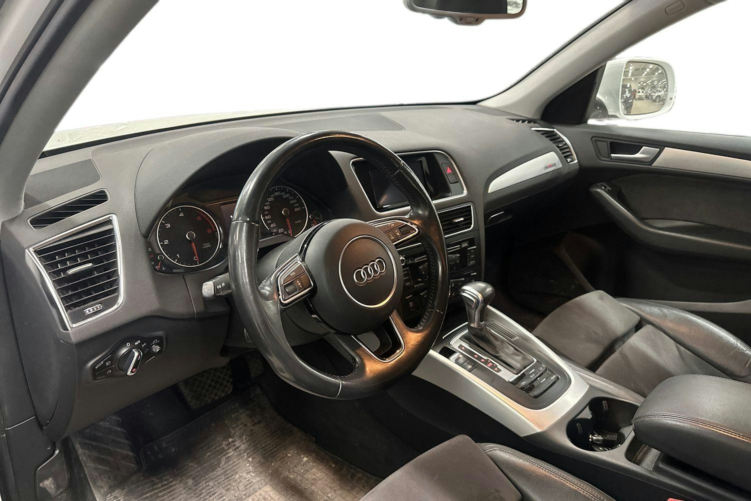 Valkoinen Audi Q5 2015 kuva 3.