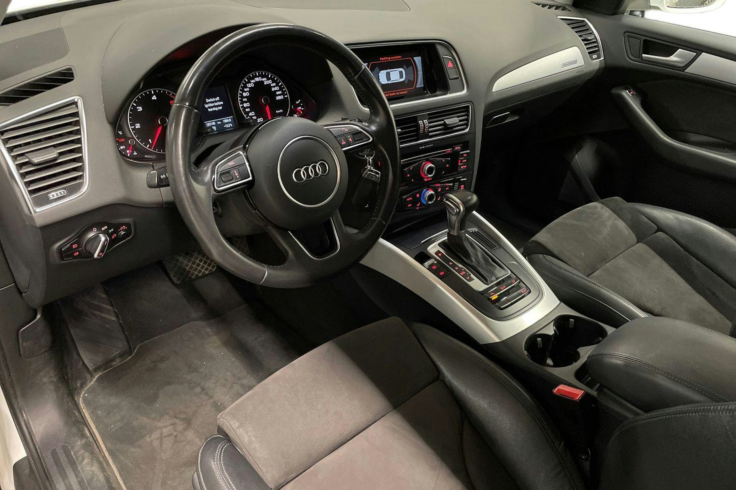 Valkoinen Audi Q5 2015 kuva 6.