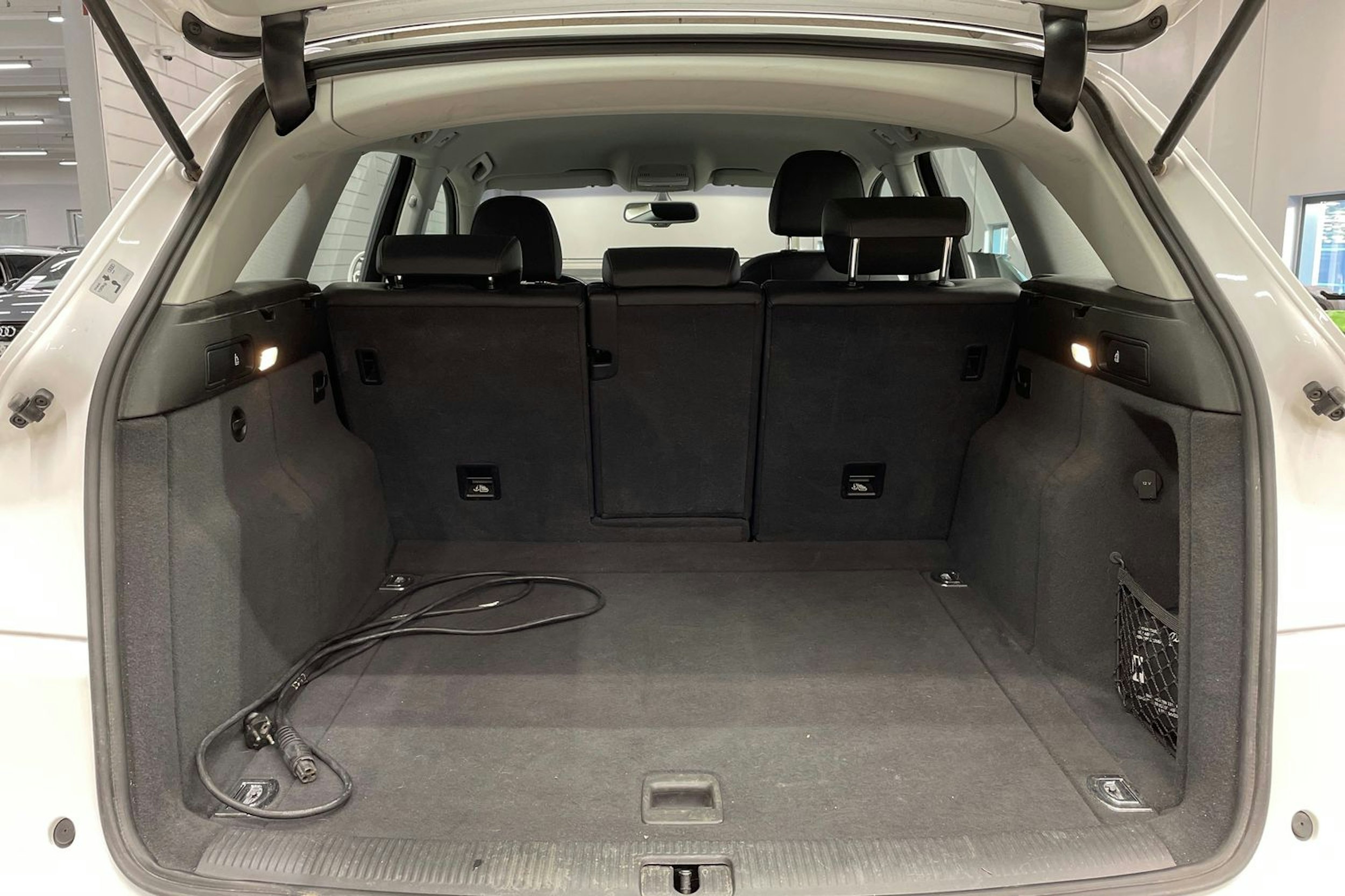 Valkoinen Audi Q5 2015 kuva 12.