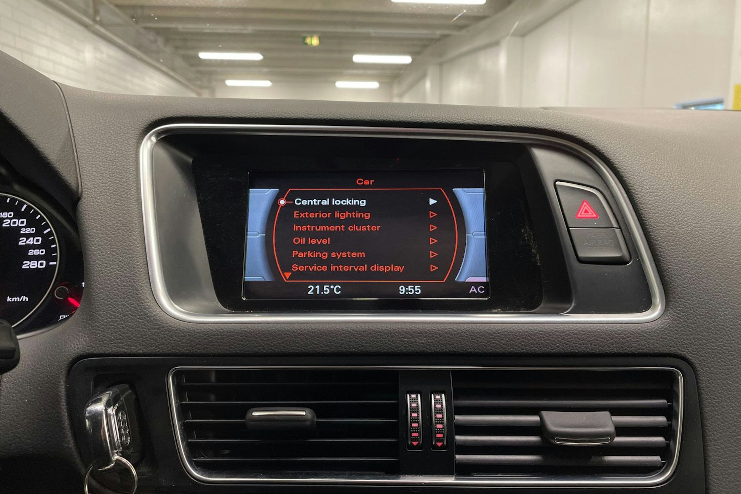 Valkoinen Audi Q5 2015 kuva 14.