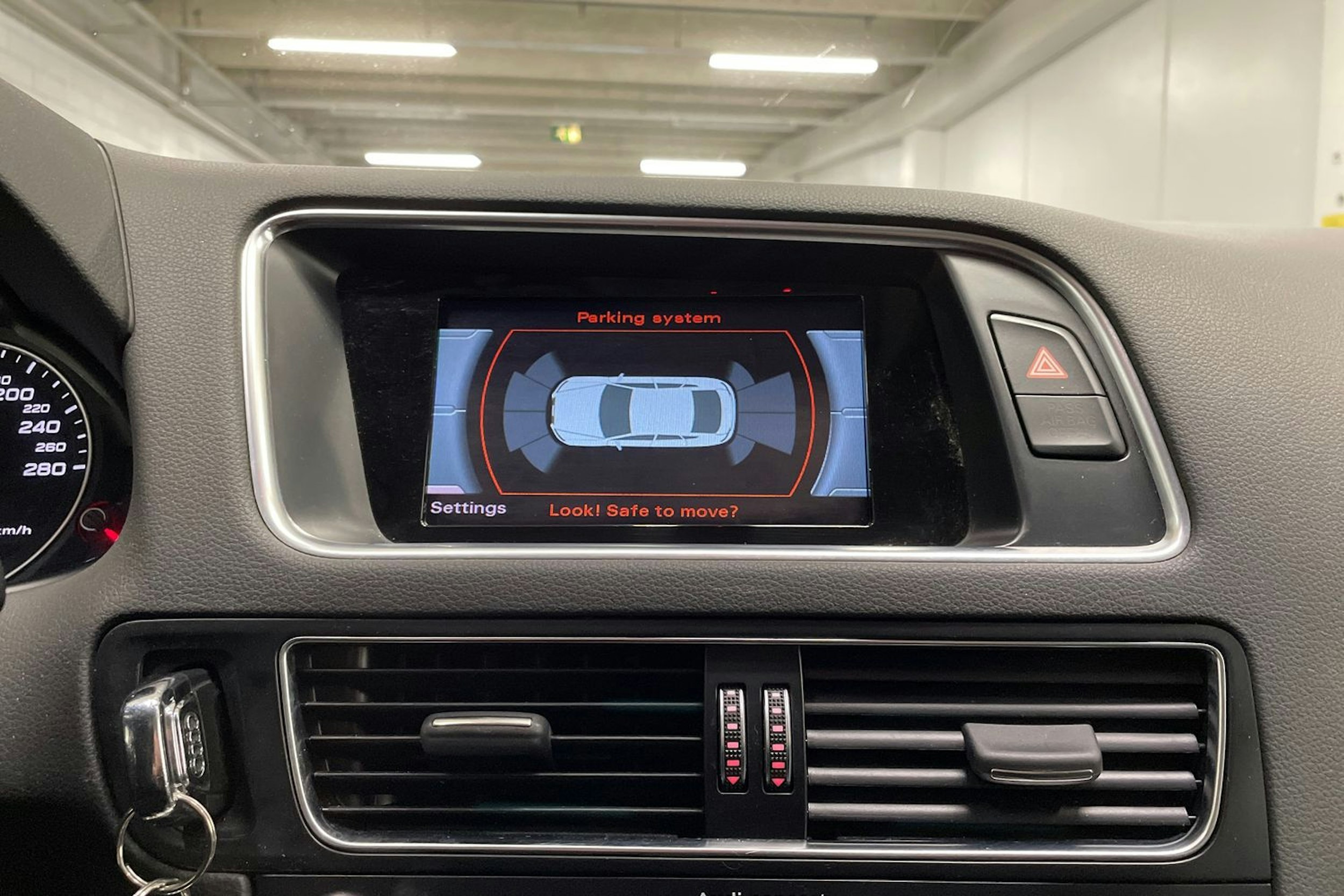 Valkoinen Audi Q5 2015 kuva 15.