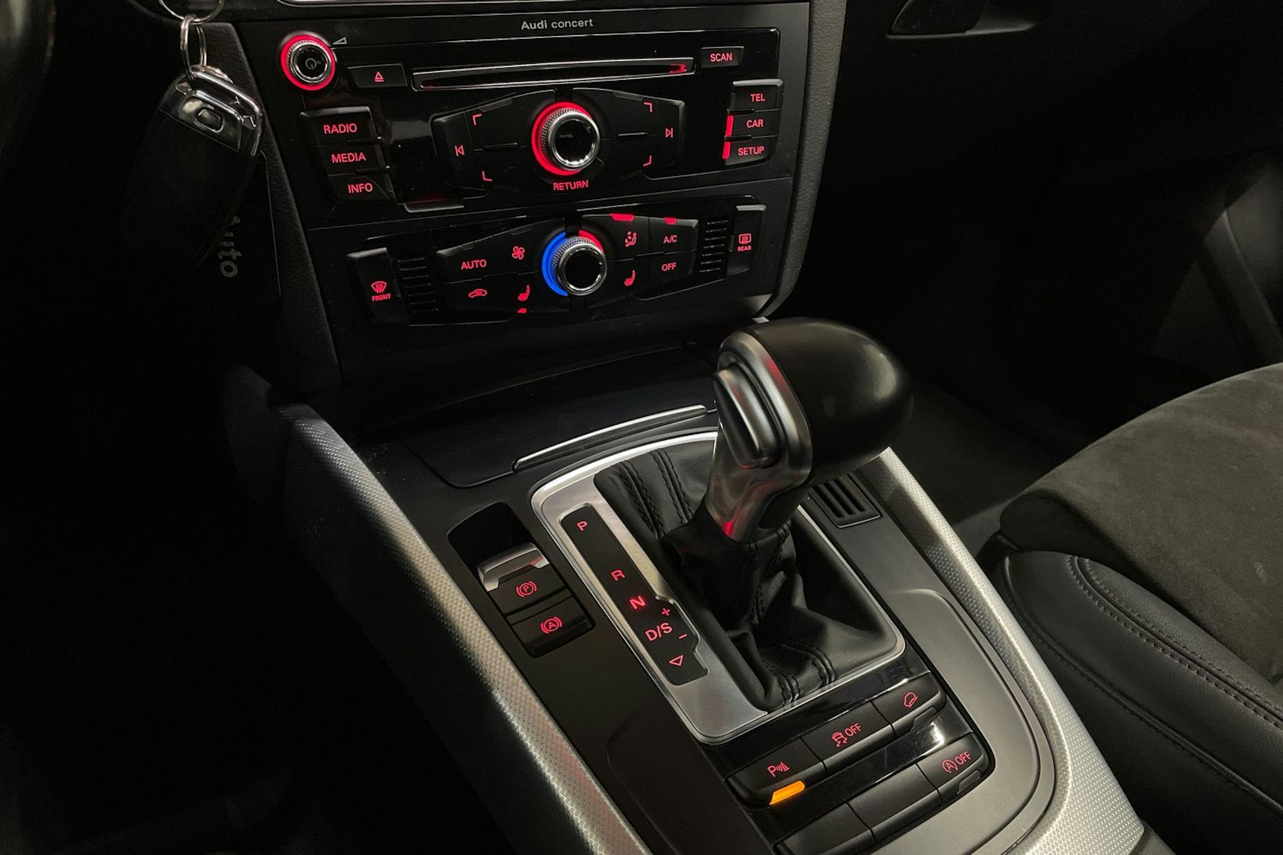 Valkoinen Audi Q5 2015 kuva 16.