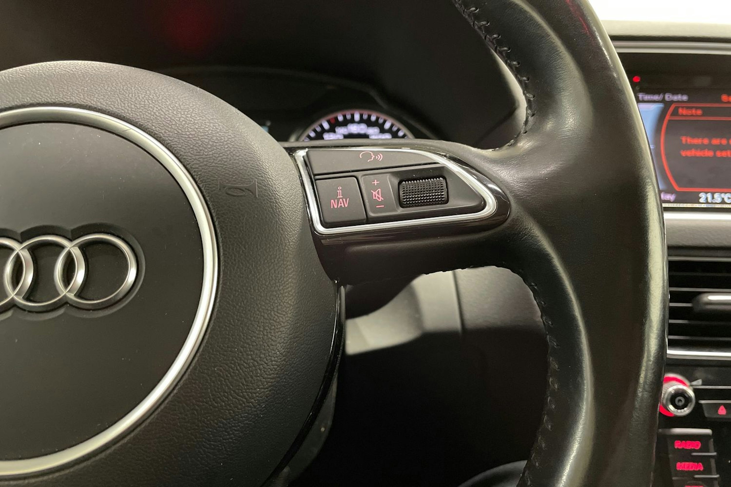 Valkoinen Audi Q5 2015 kuva 19.