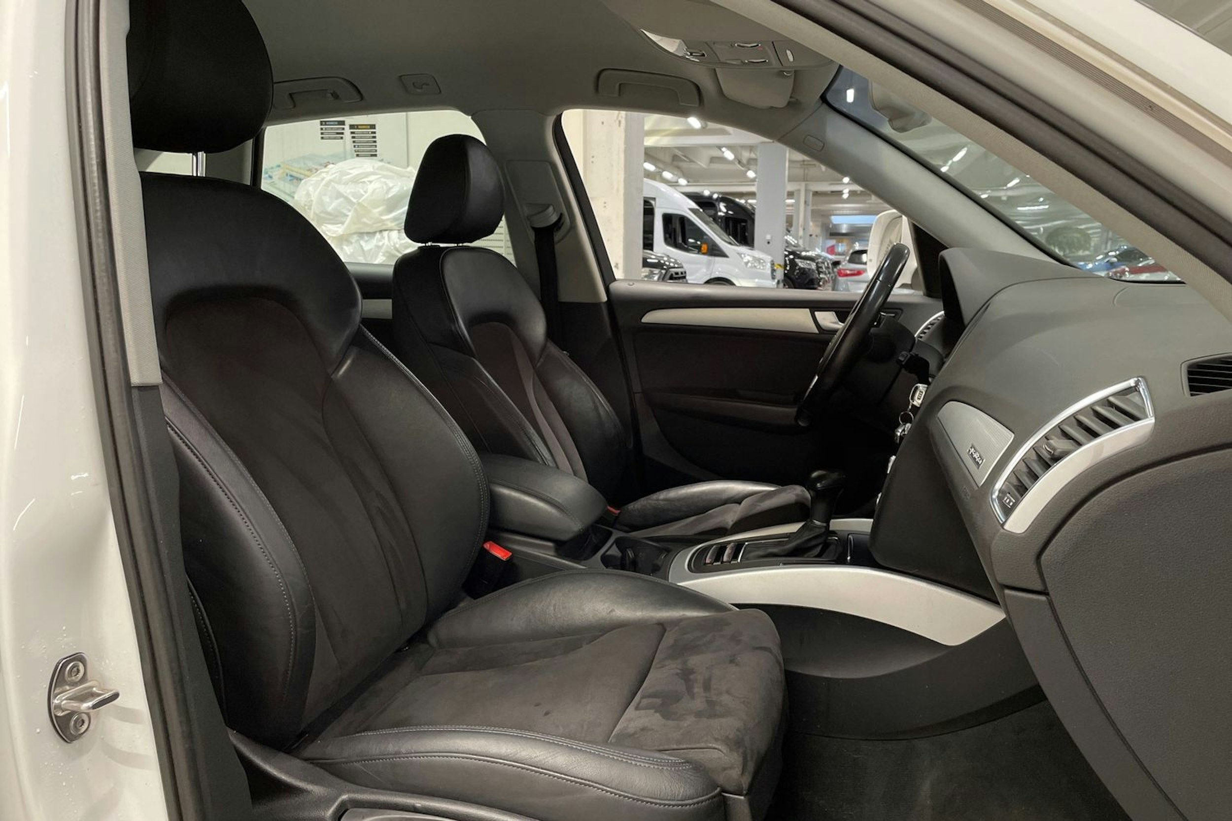 Valkoinen Audi Q5 2015 kuva 22.