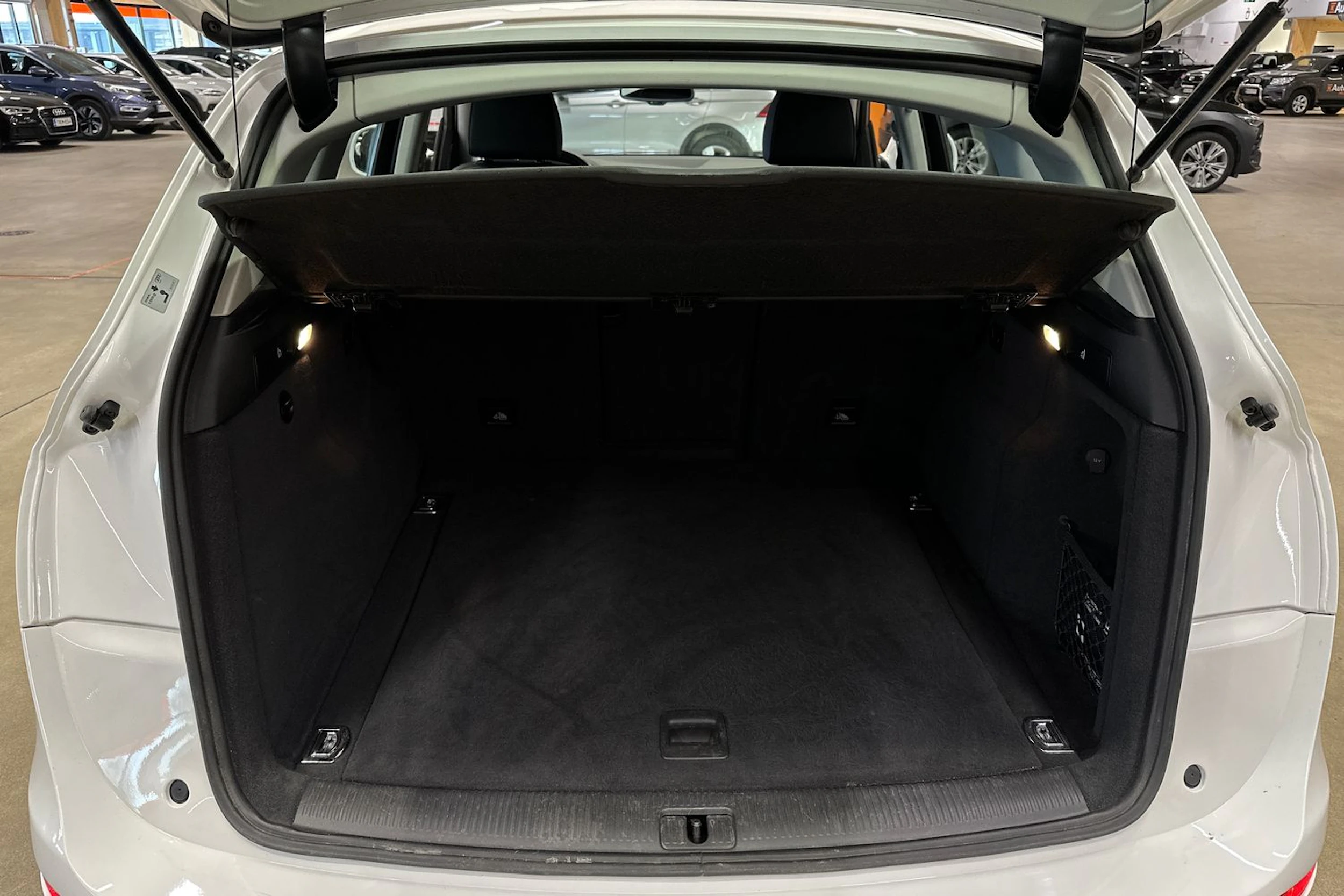 Valkoinen Audi Q5 2015 kuva 24.