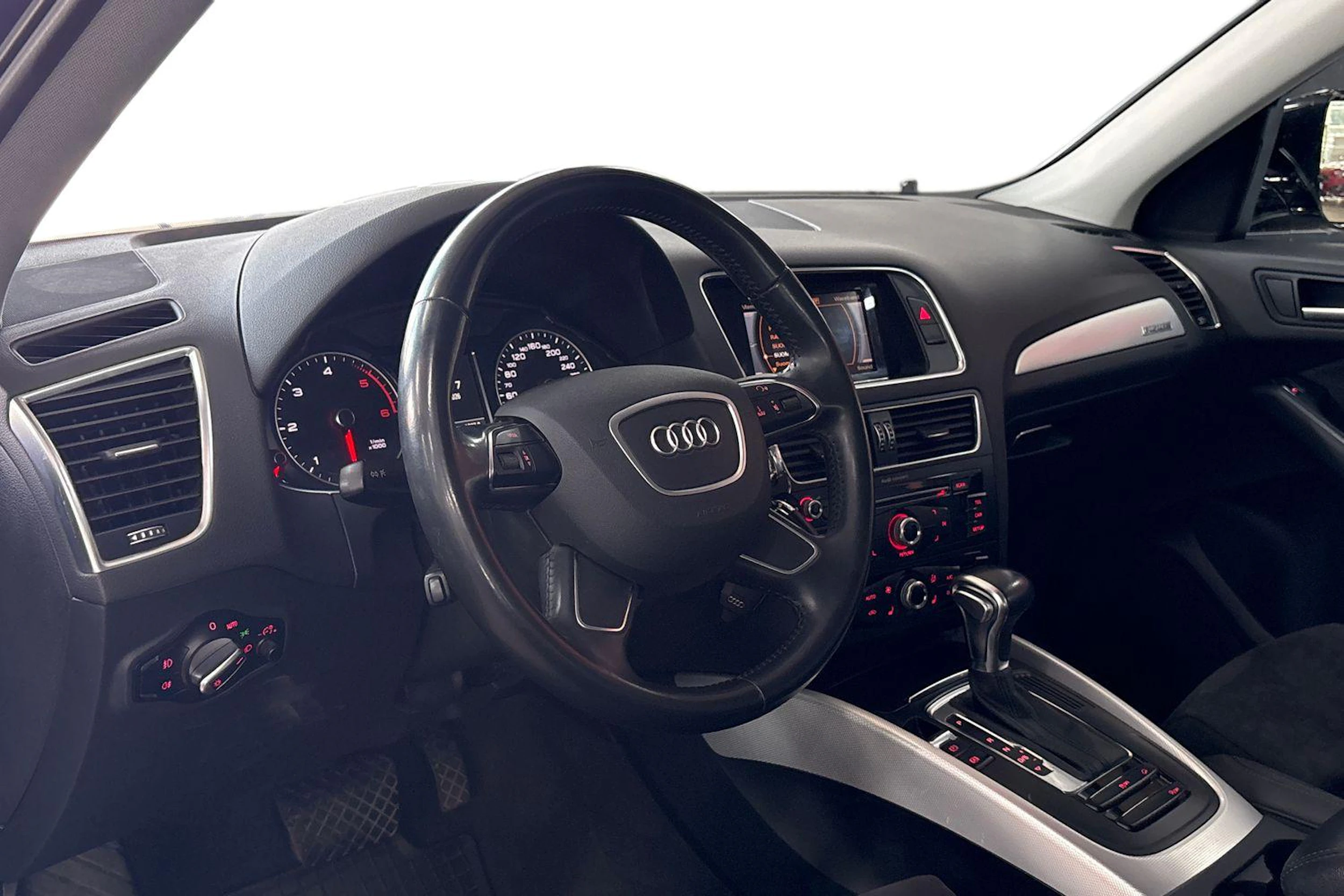 musta Audi Q5 2015 kuva 8.