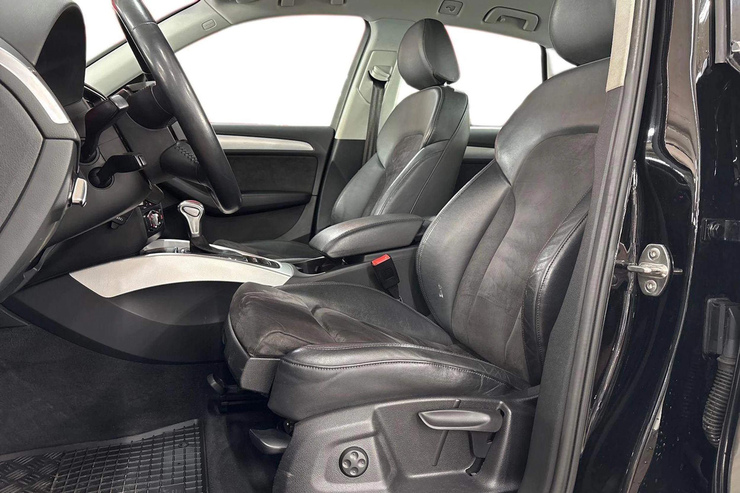 musta Audi Q5 2015 kuva 12.