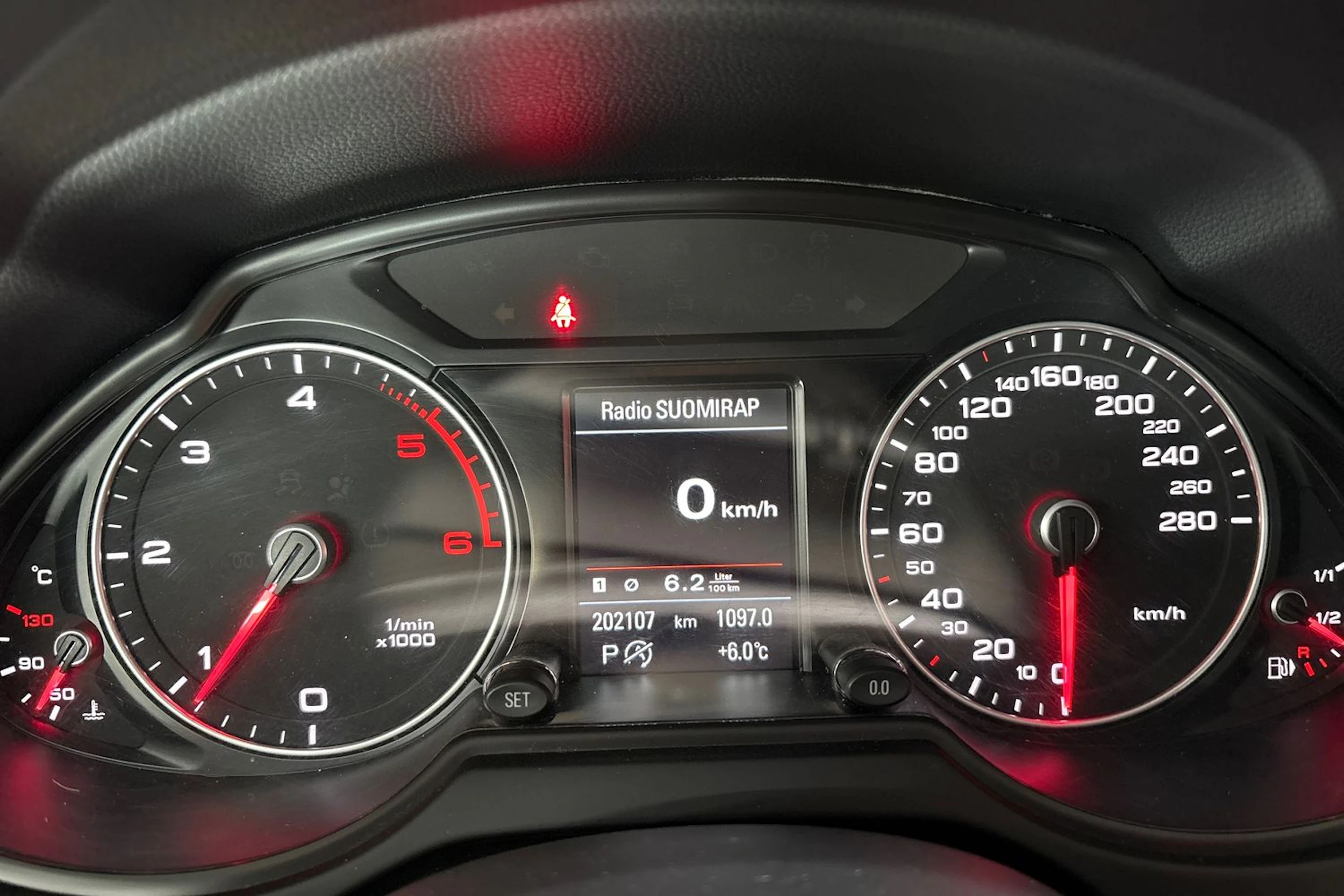 musta Audi Q5 2015 kuva 16.