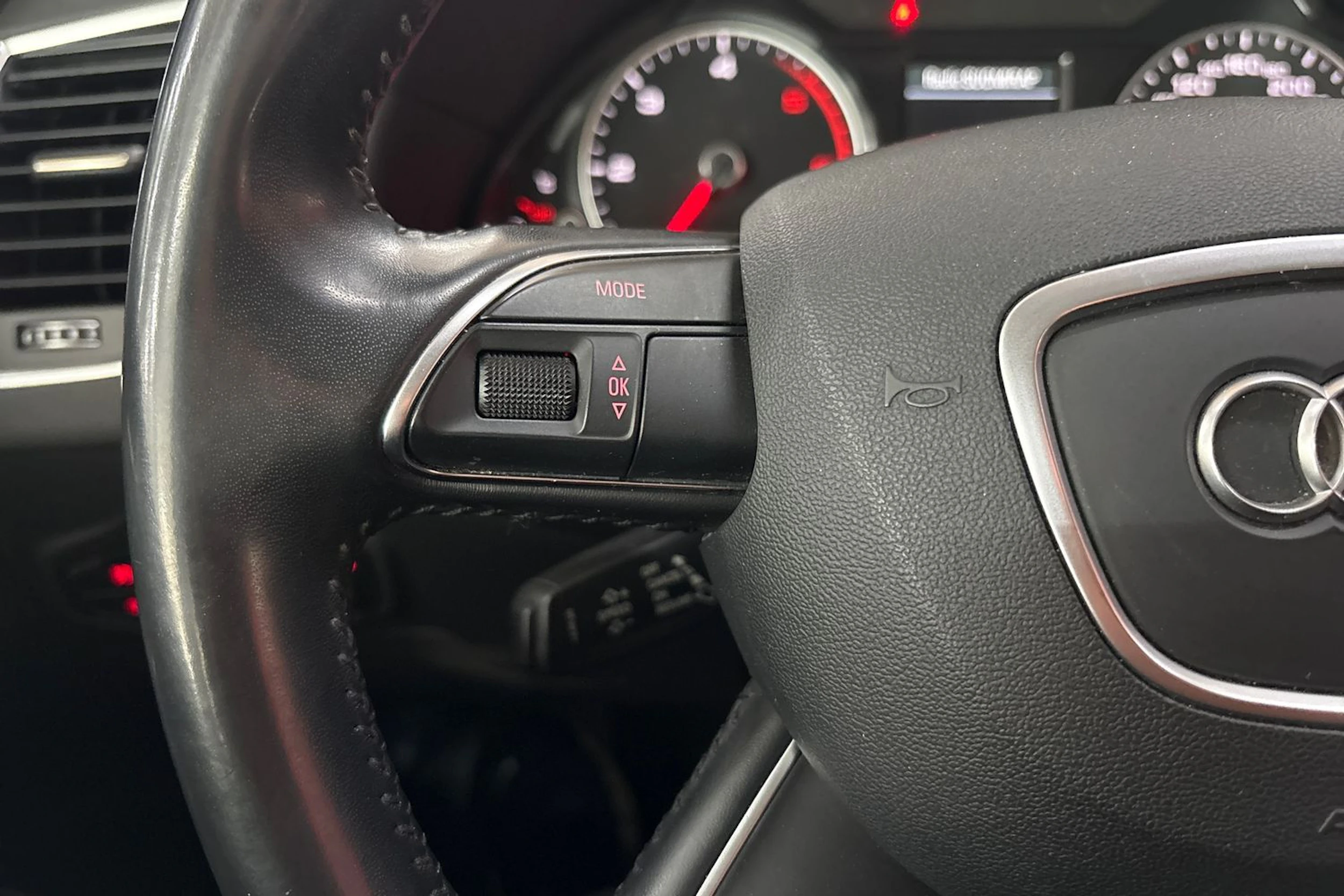 musta Audi Q5 2015 kuva 17.