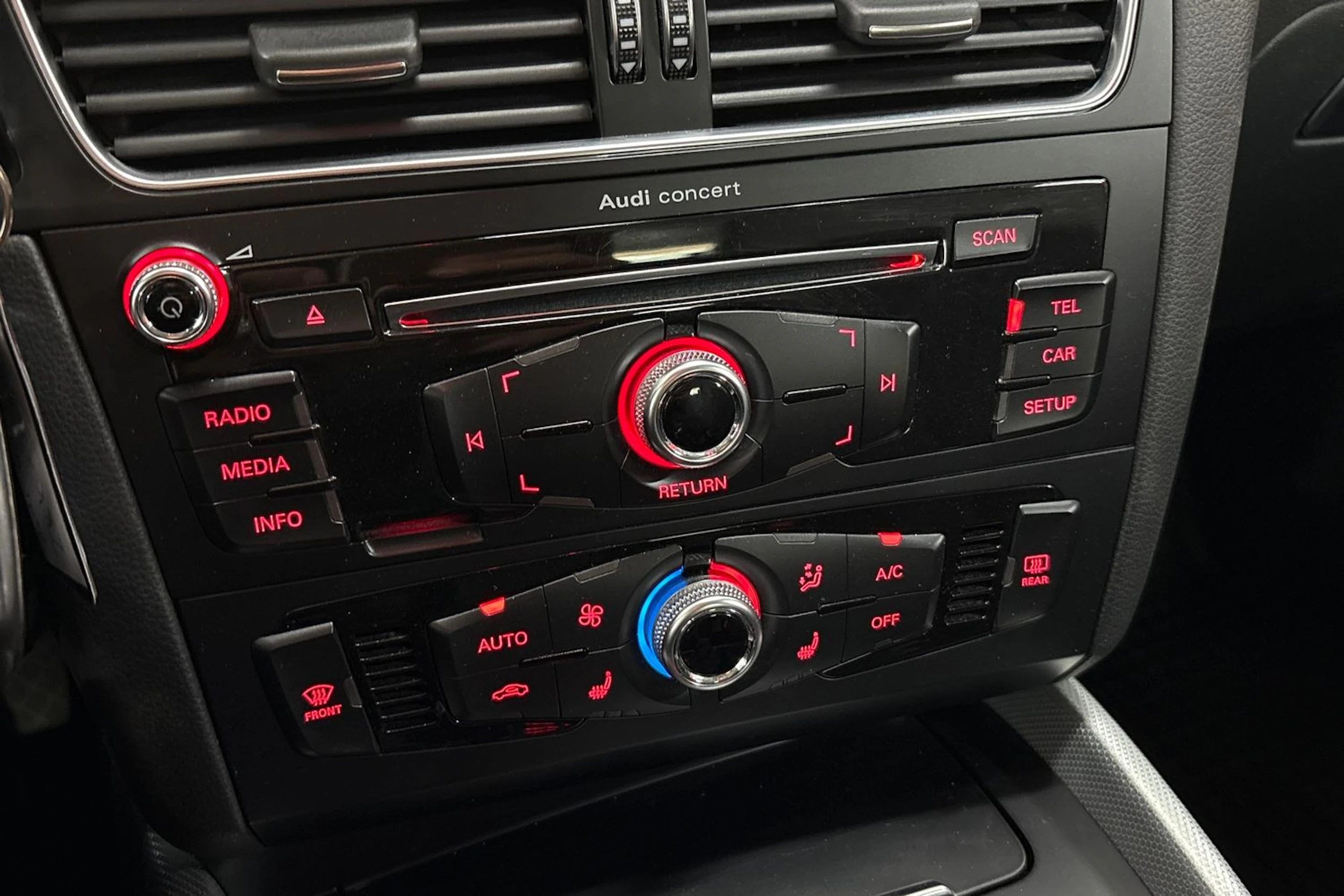 musta Audi Q5 2015 kuva 22.