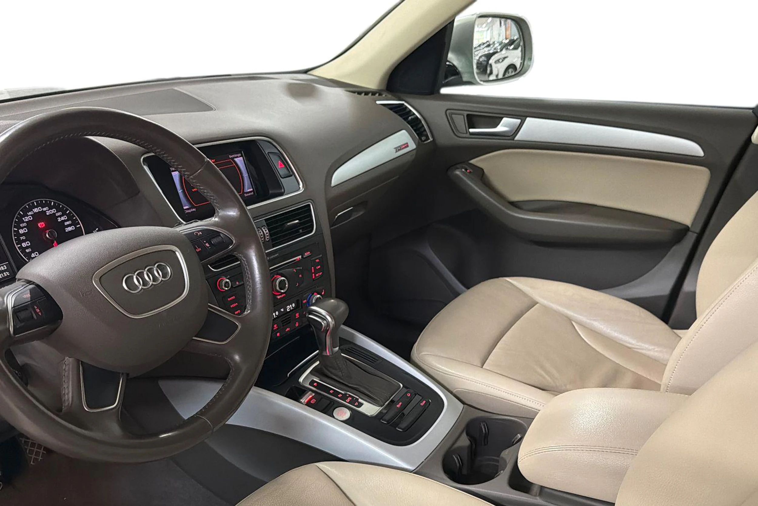ruskea (beige) Audi Q5 2016 kuva 3.