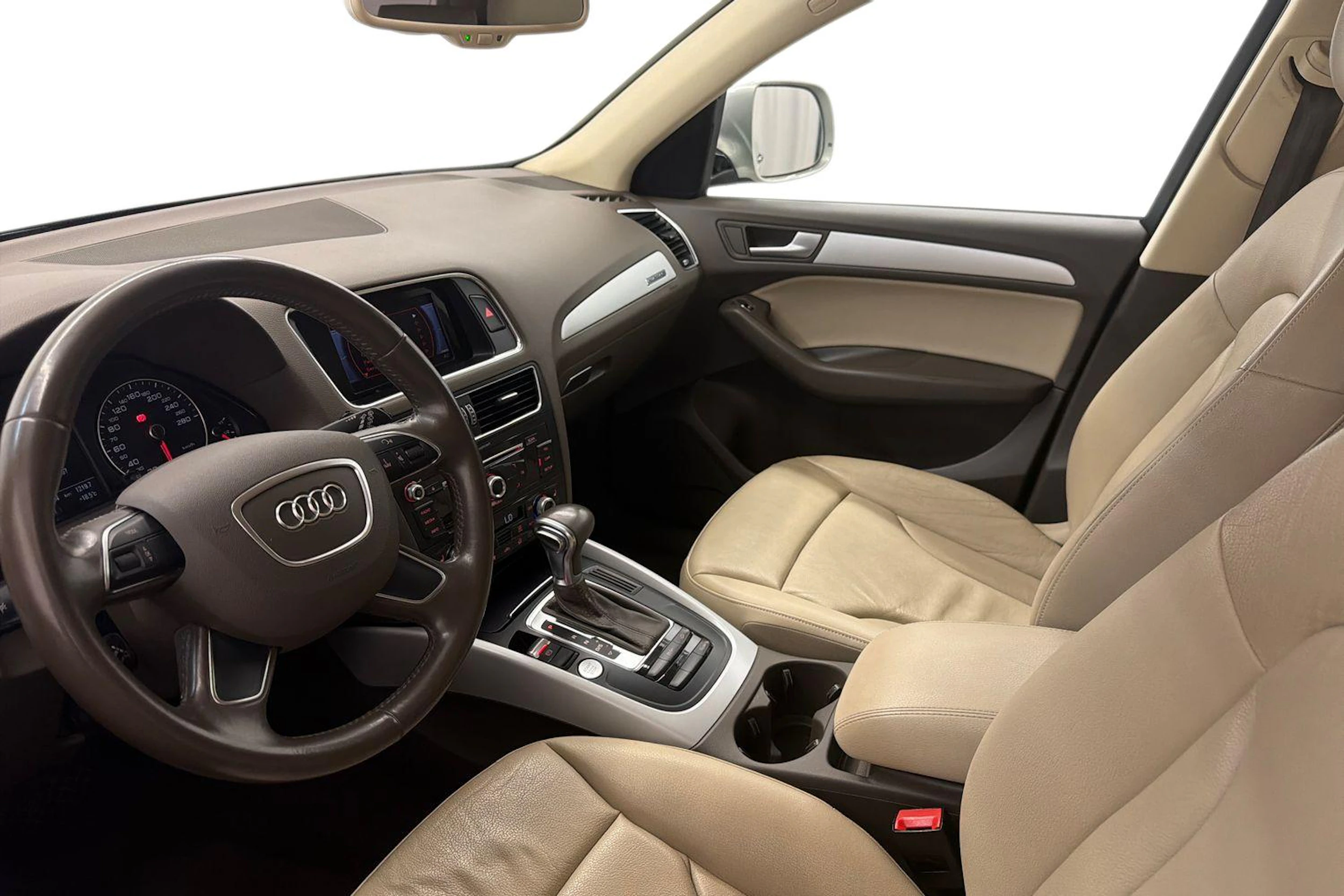 ruskea (beige) Audi Q5 2016 kuva 6.