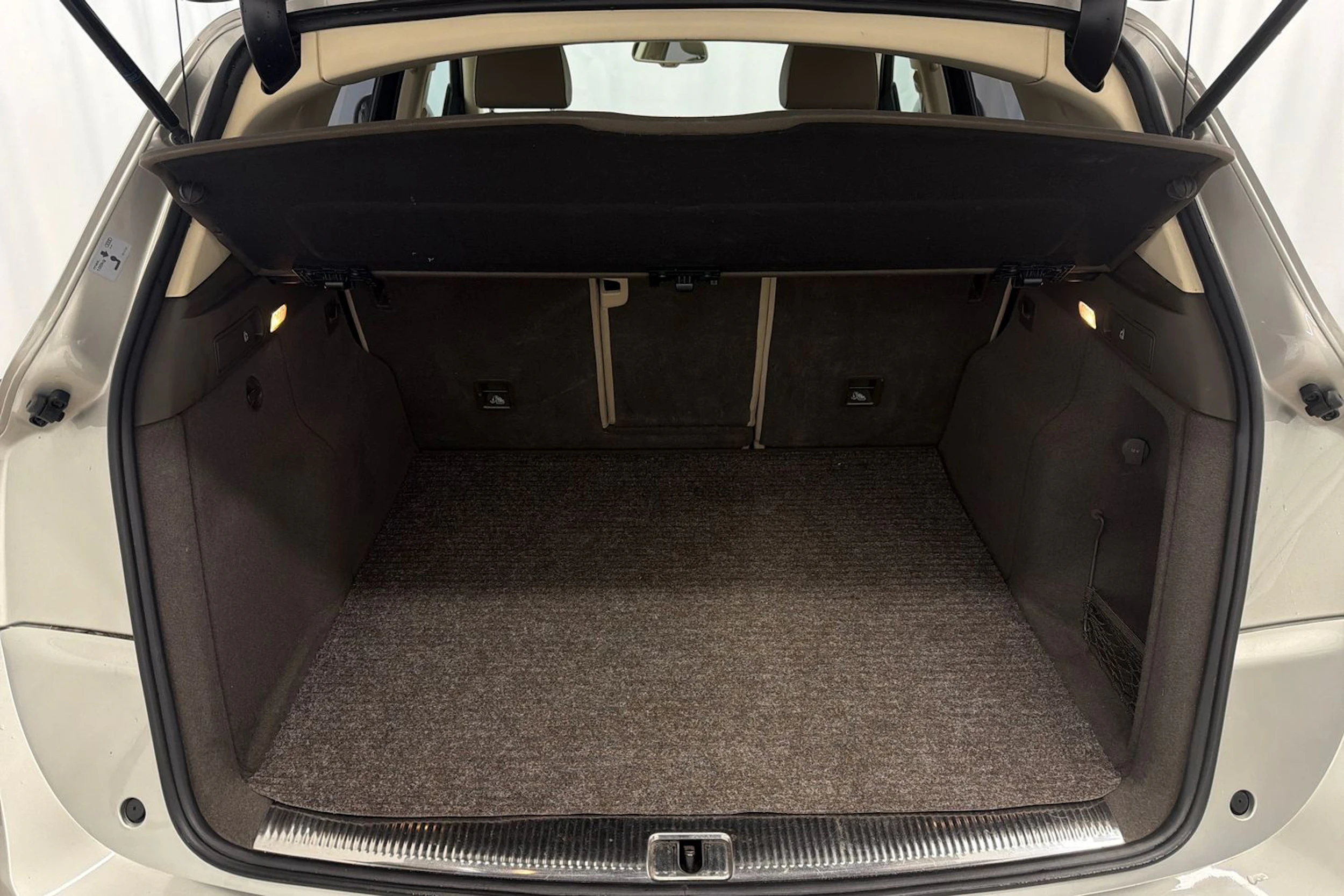 ruskea (beige) Audi Q5 2016 kuva 13.