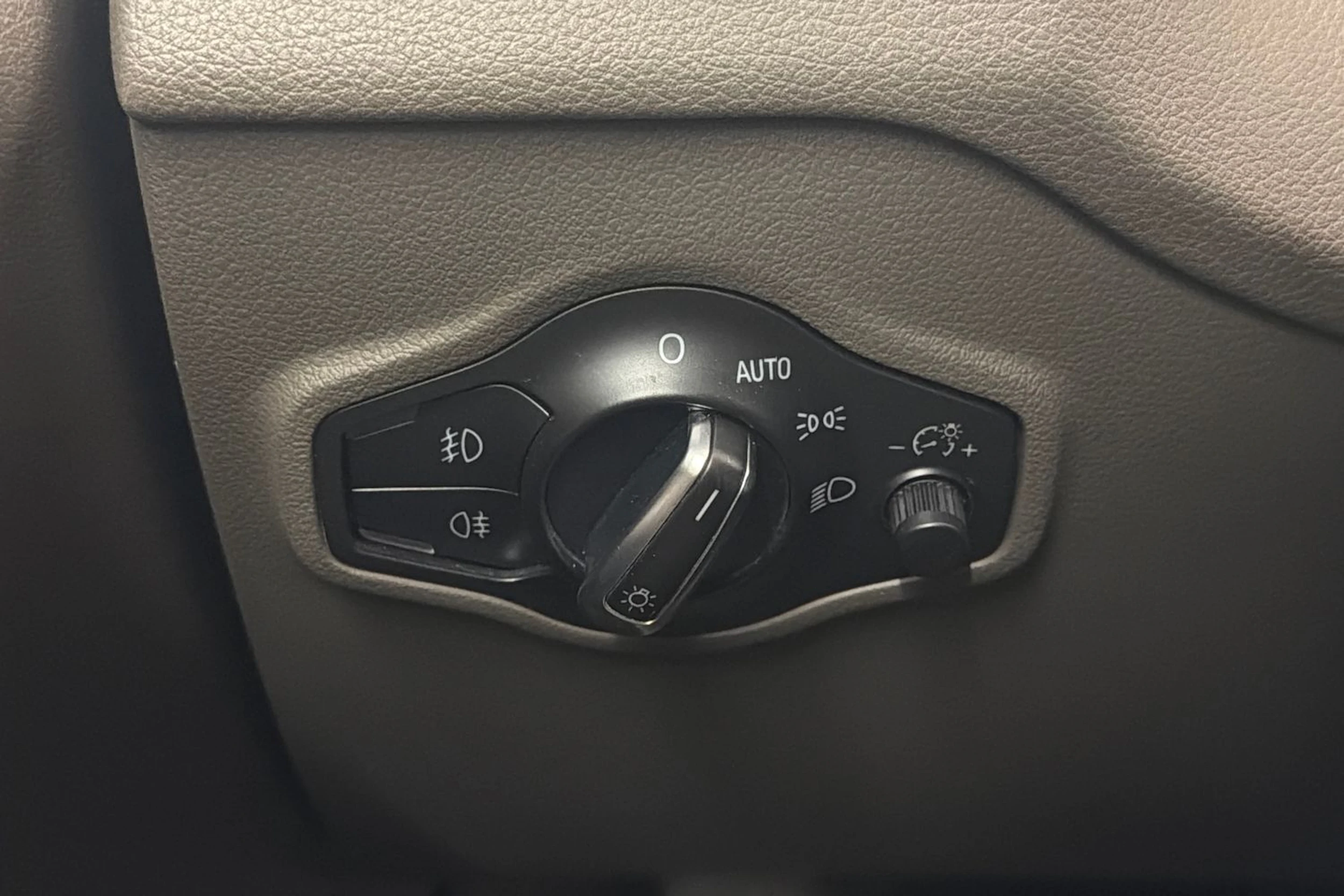 ruskea (beige) Audi Q5 2016 kuva 16.