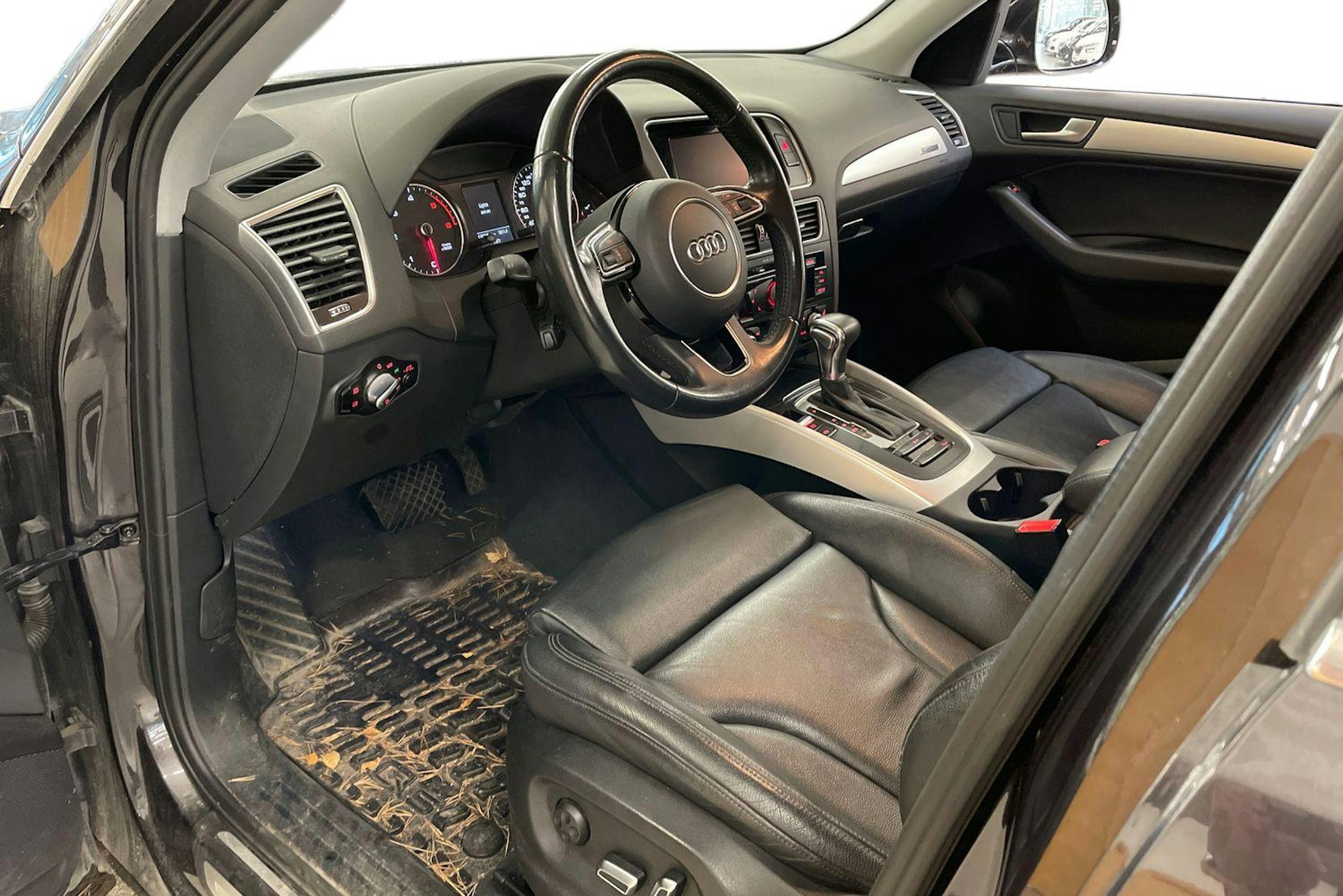 Harmaa Audi Q5 2016 kuva 3.