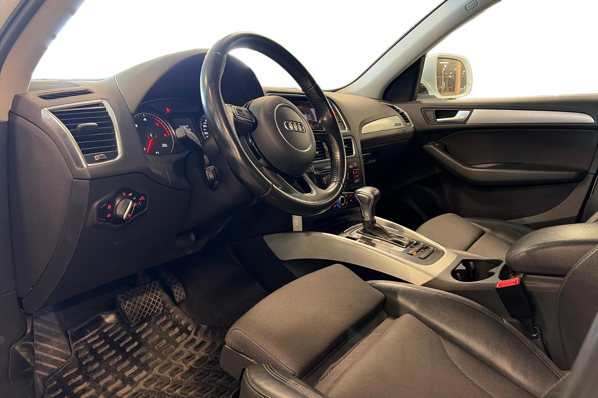 valkoinen Audi Q5 2016 kuva 3.