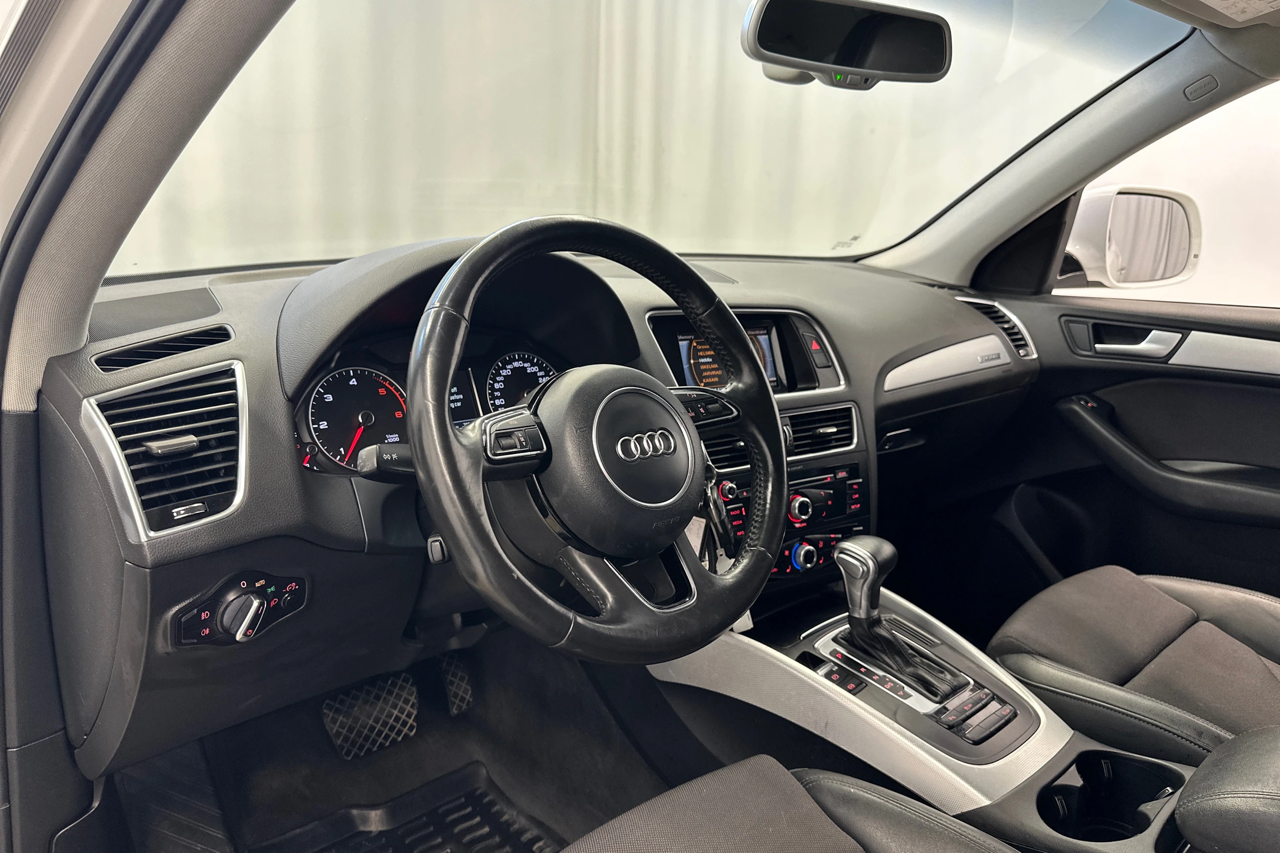 valkoinen Audi Q5 2016 kuva 13.