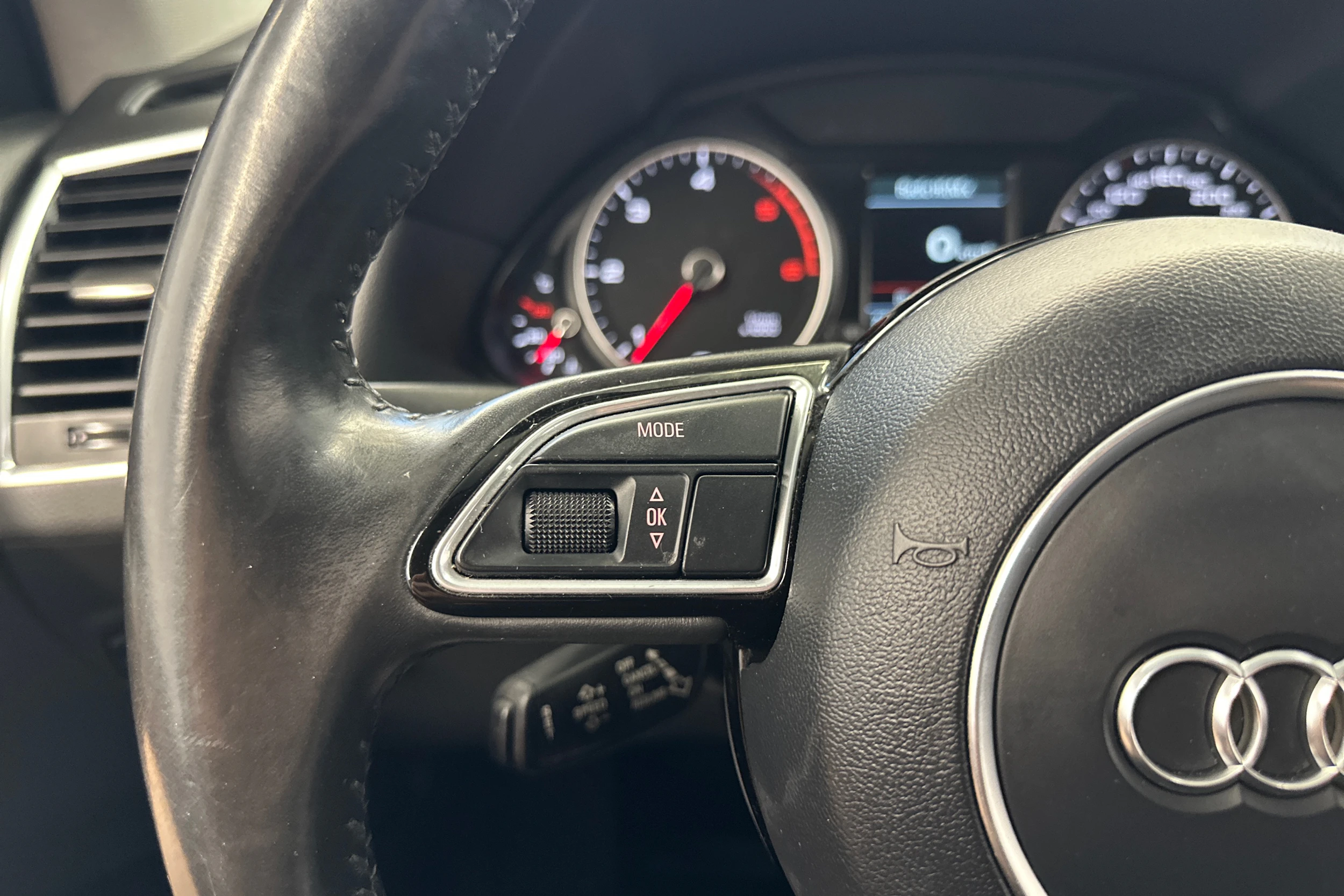 valkoinen Audi Q5 2016 kuva 17.