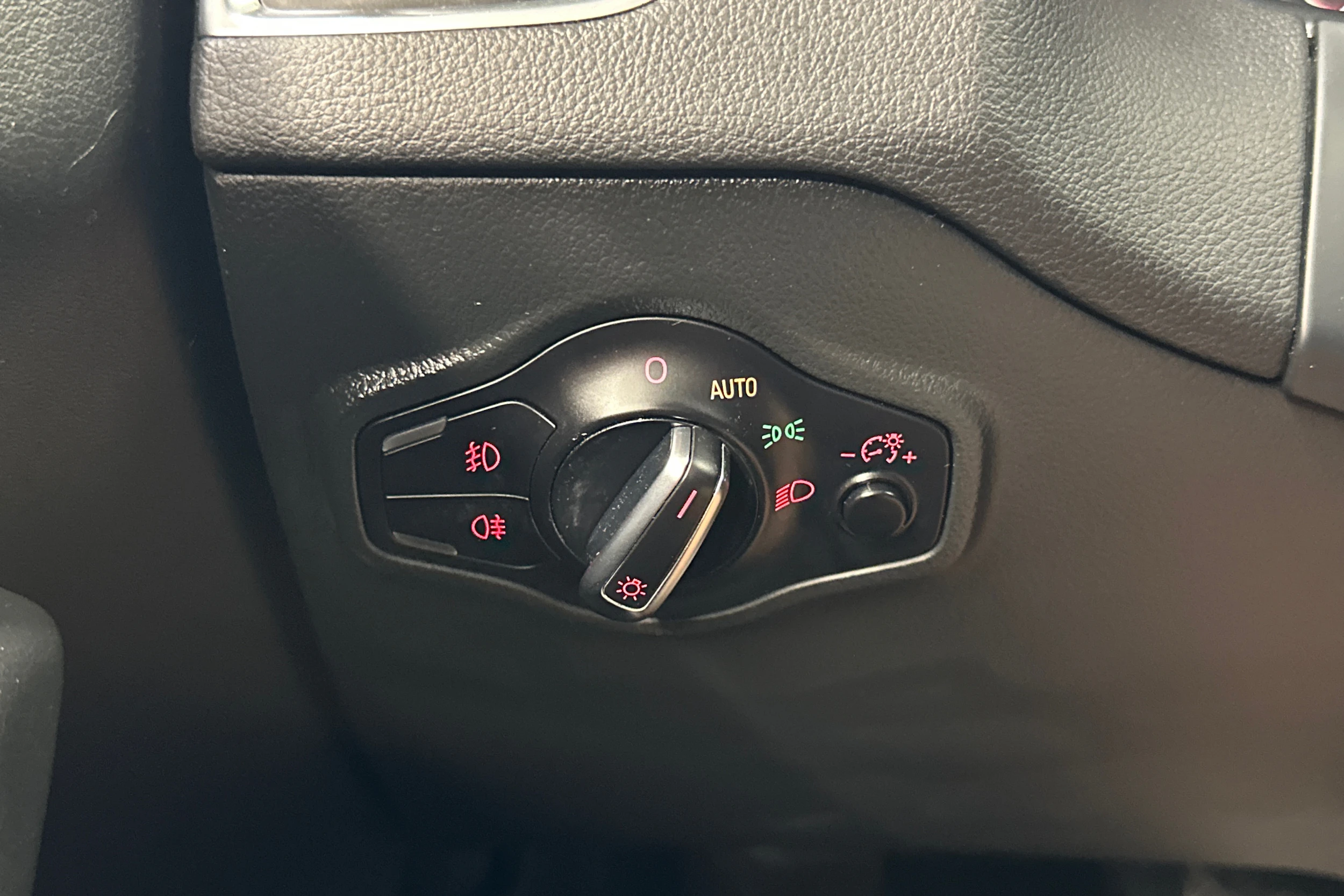 valkoinen Audi Q5 2016 kuva 23.