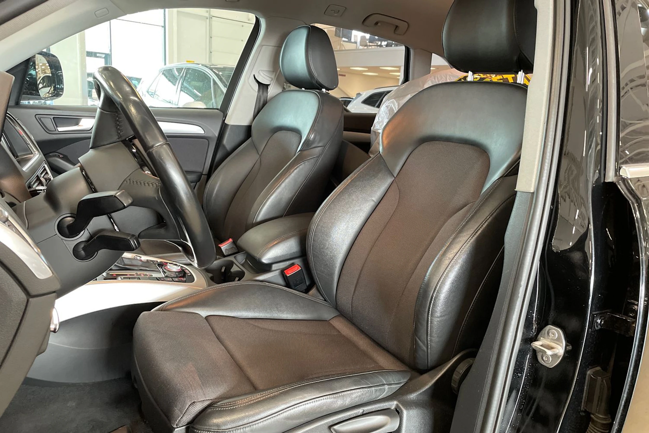 musta Audi Q5 2016 kuva 11.