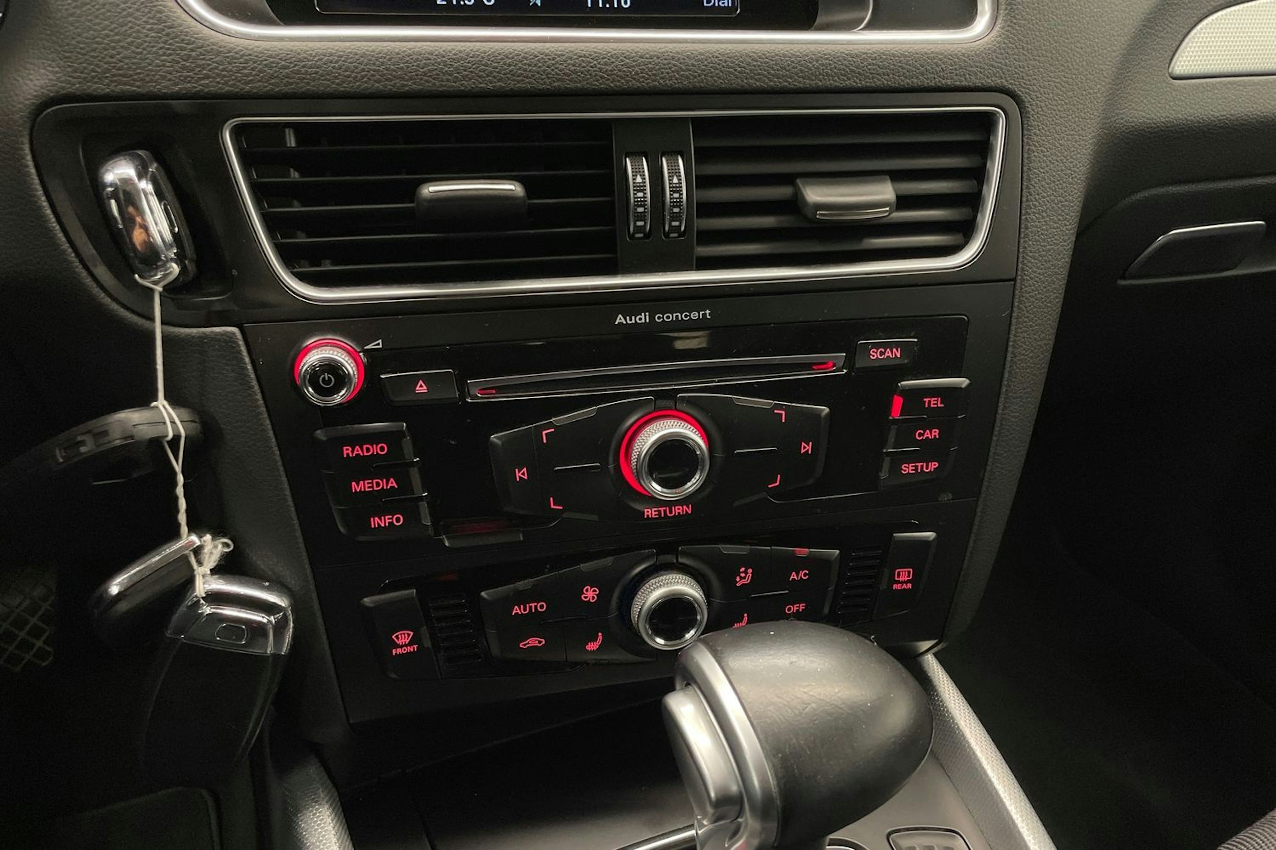 harmaa Audi Q5 2017 kuva 18.