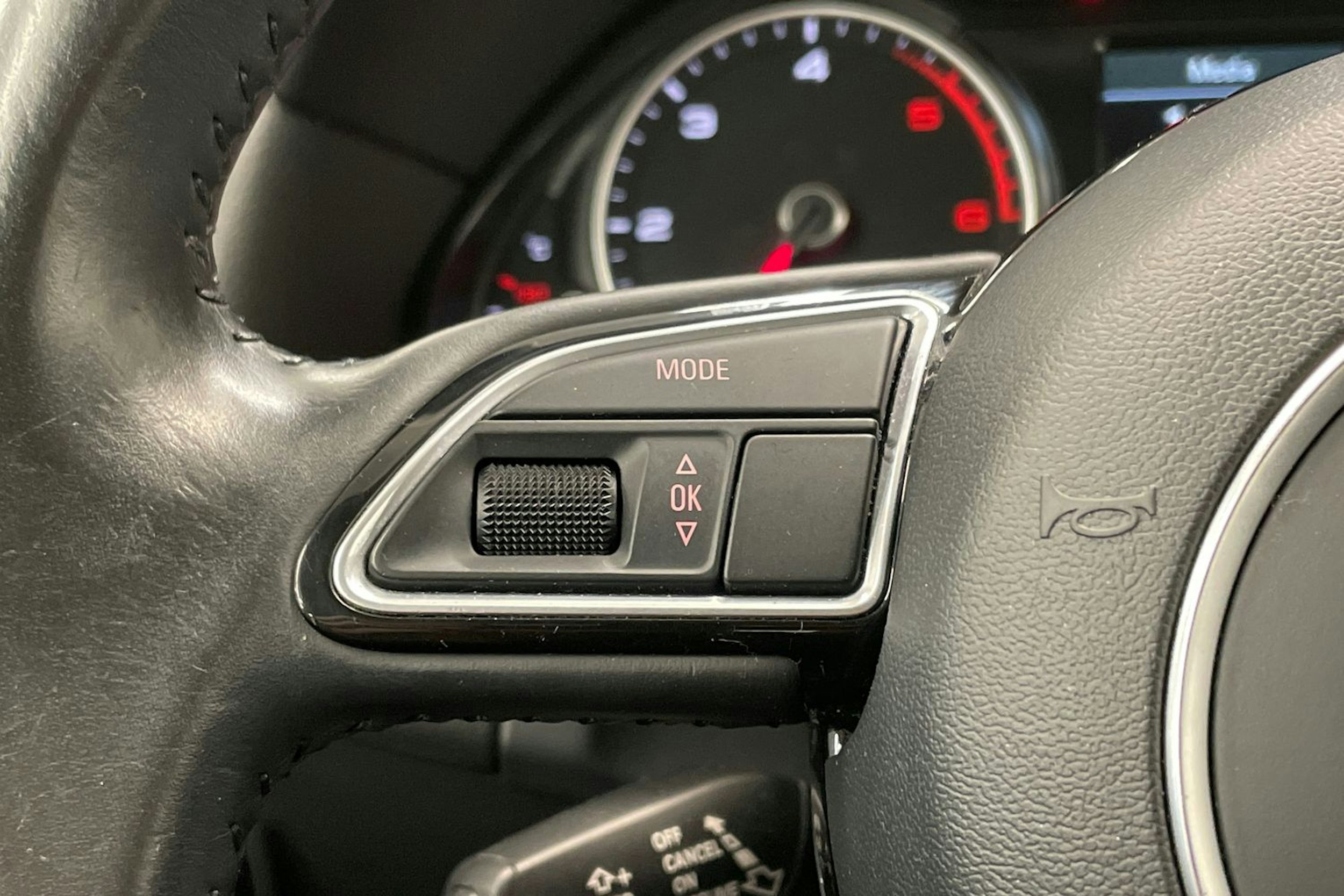 harmaa Audi Q5 2017 kuva 21.