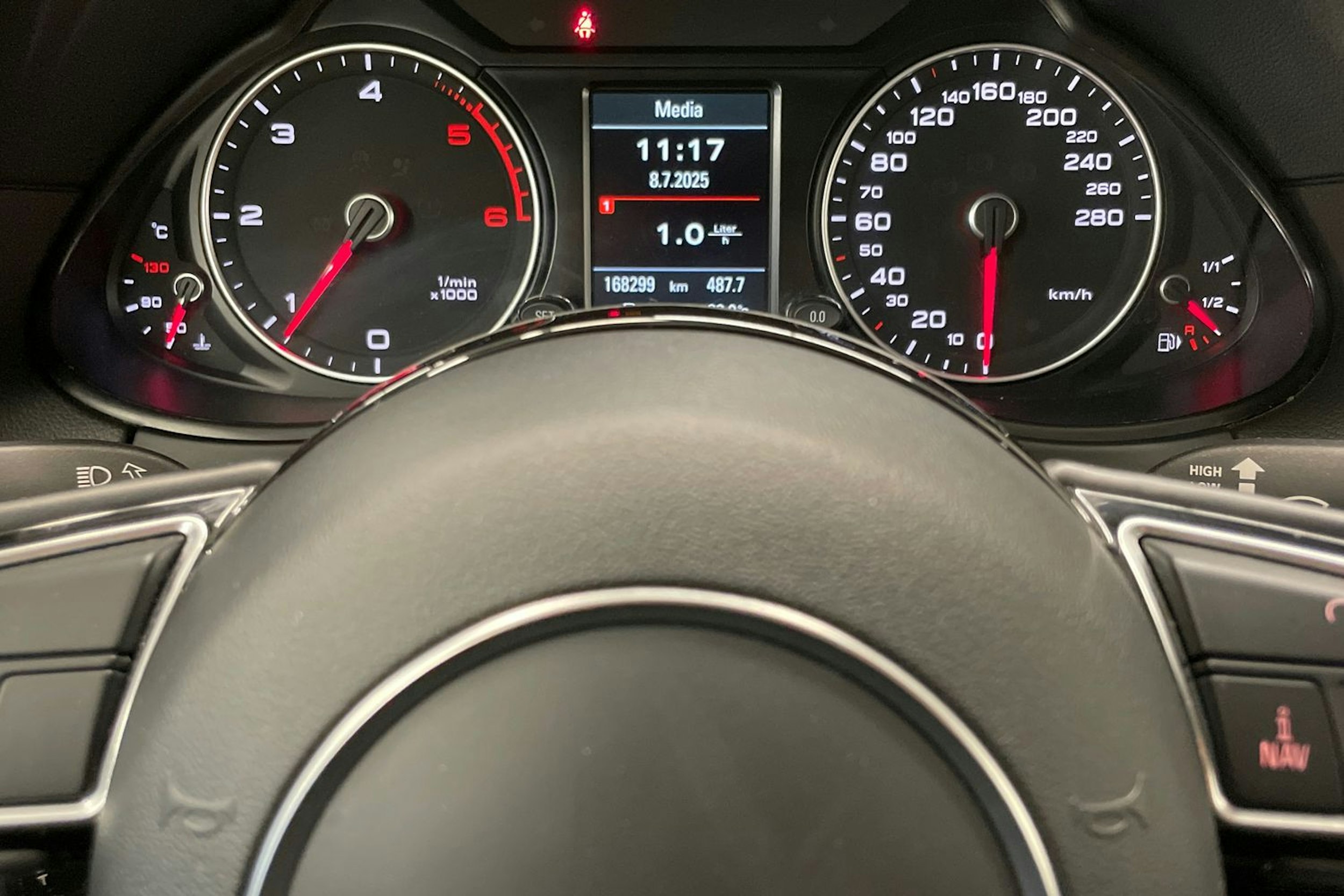 harmaa Audi Q5 2017 kuva 23.