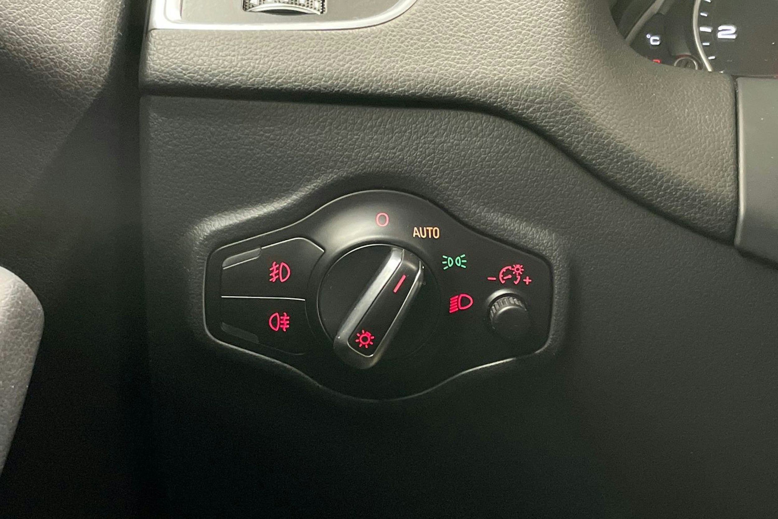 harmaa Audi Q5 2017 kuva 24.