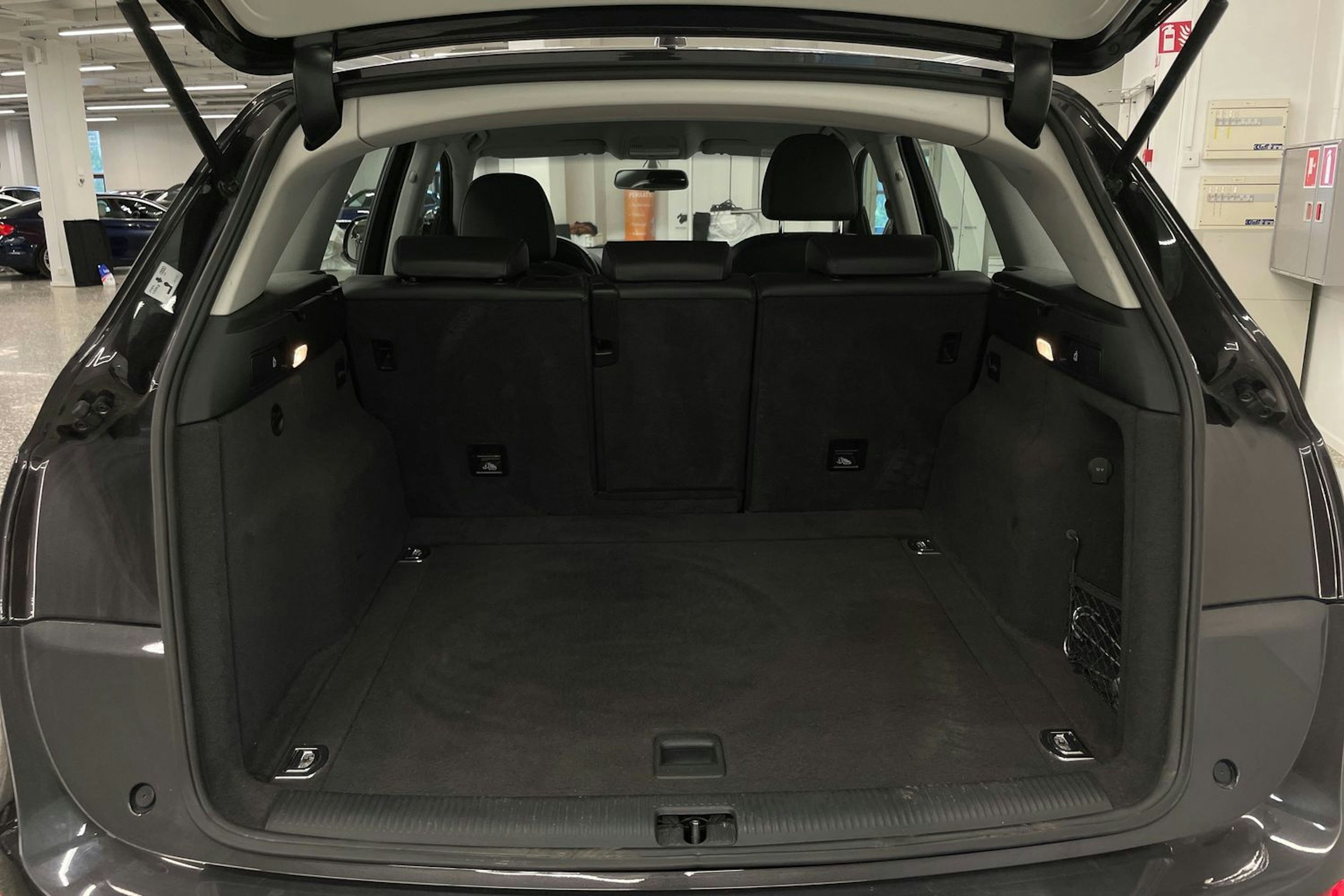 harmaa Audi Q5 2017 kuva 28.