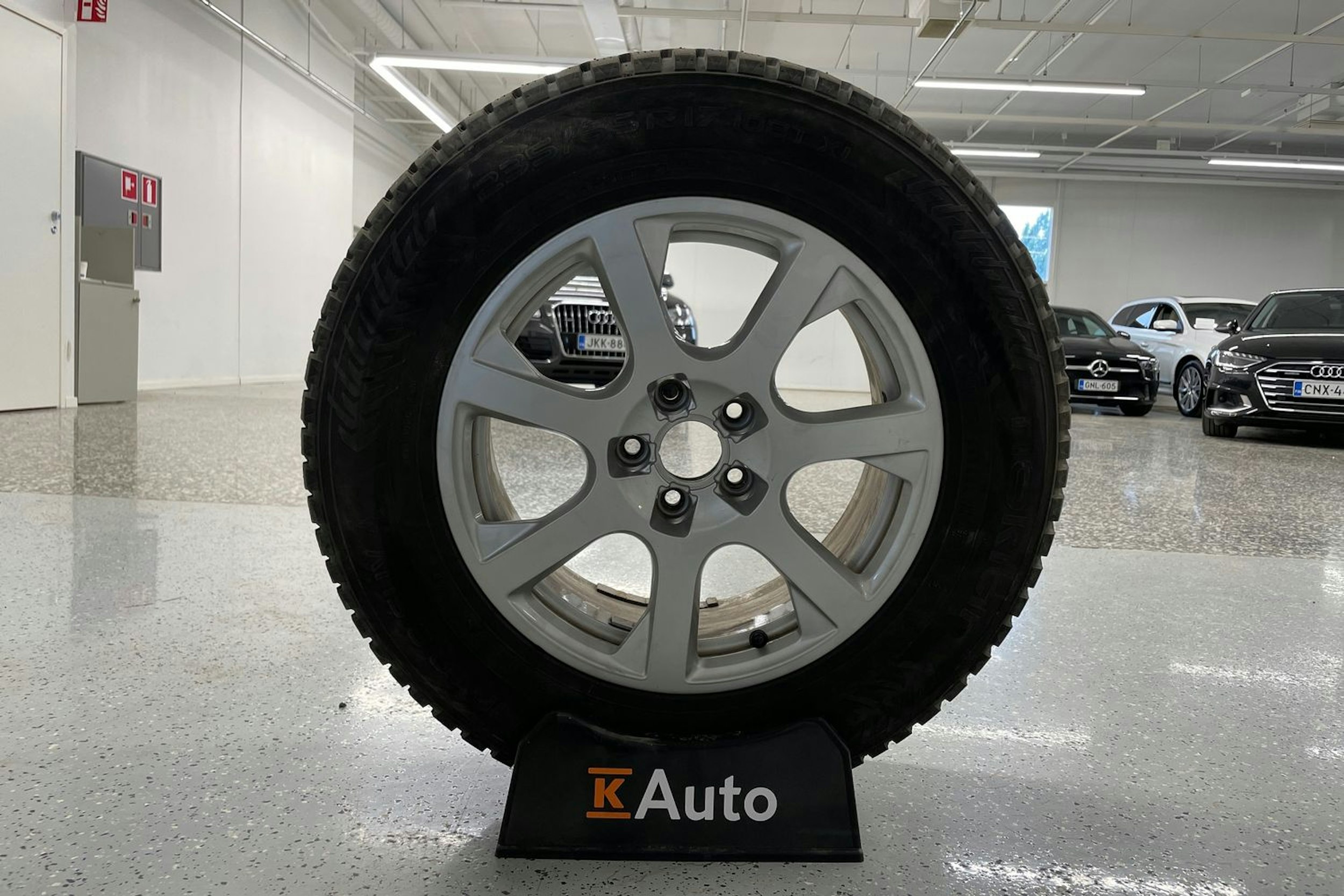 harmaa Audi Q5 2017 kuva 33.