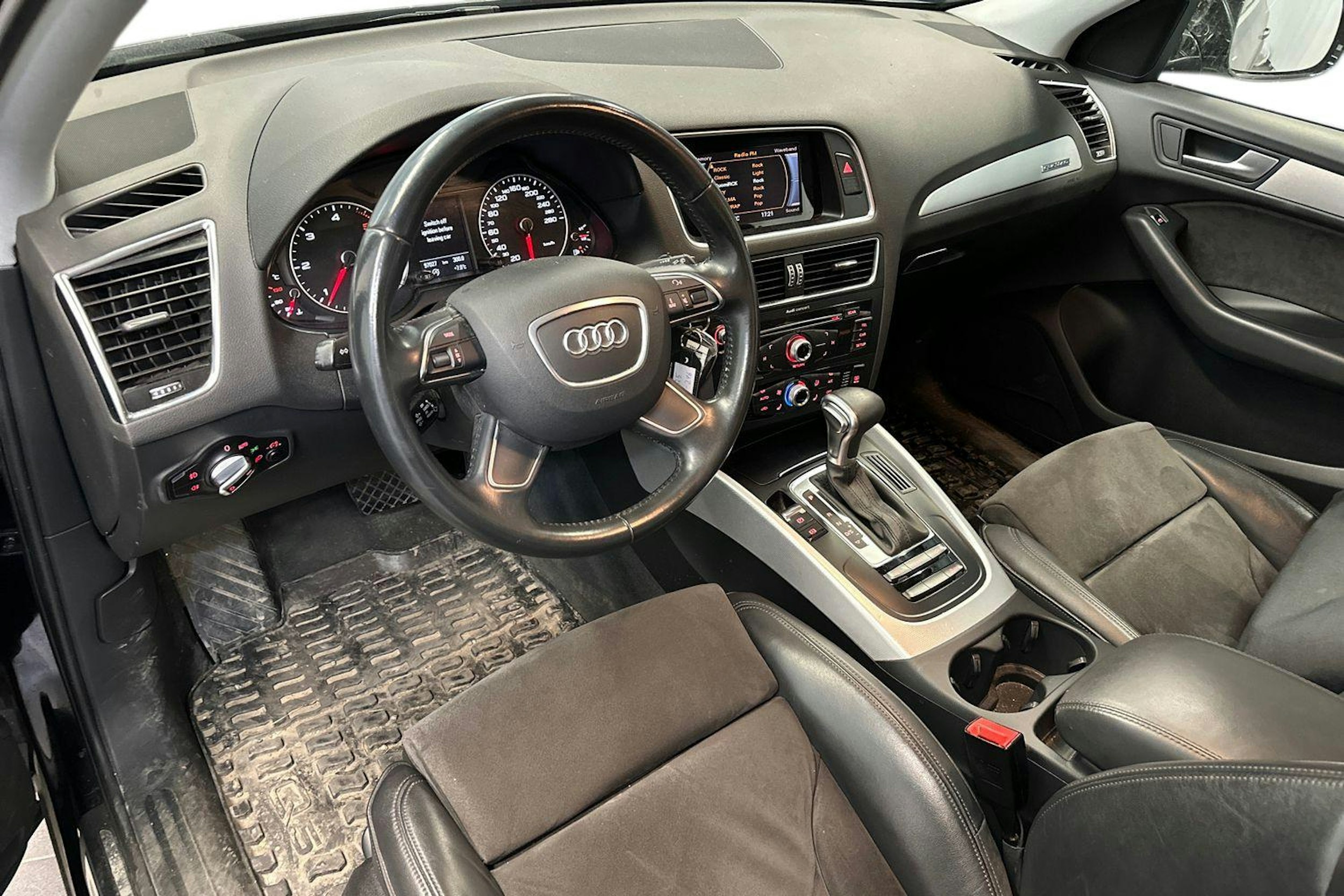 musta Audi Q5 2016 kuva 3.