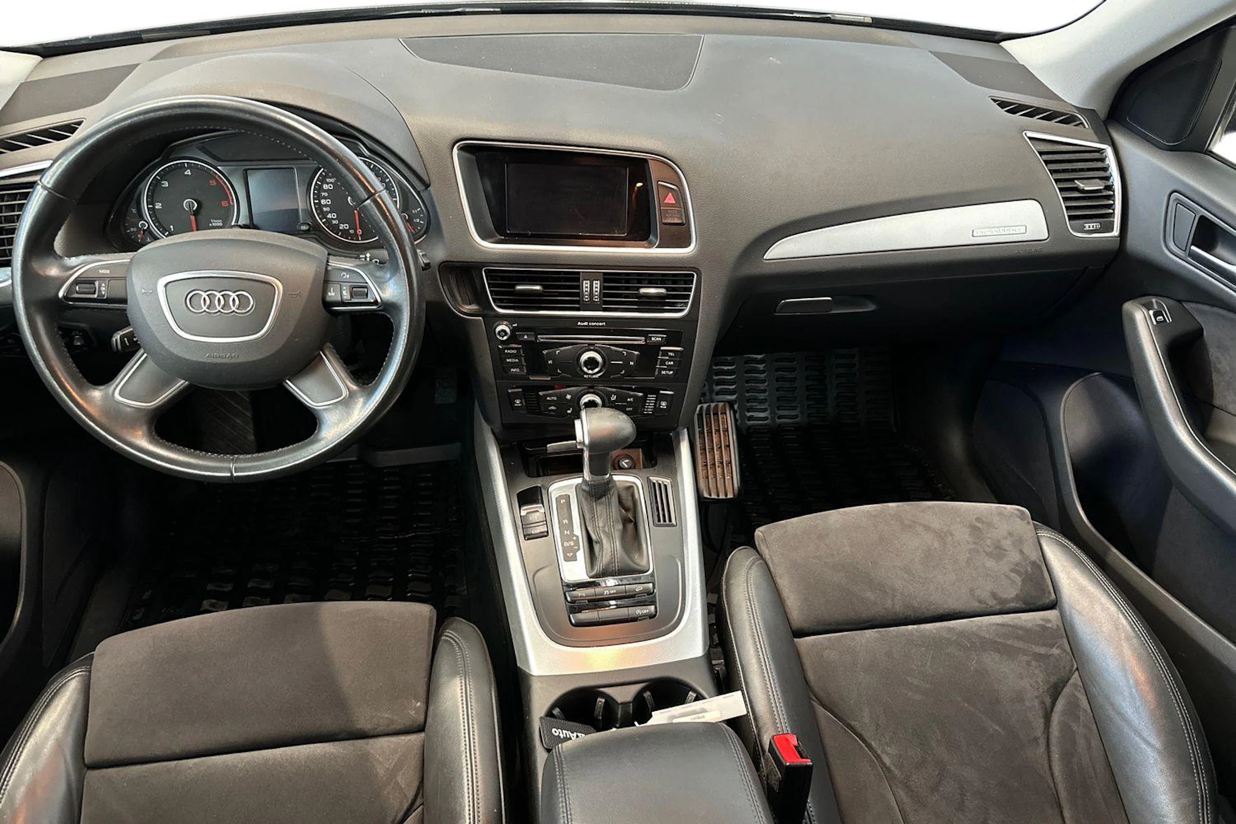 musta Audi Q5 2016 kuva 7.