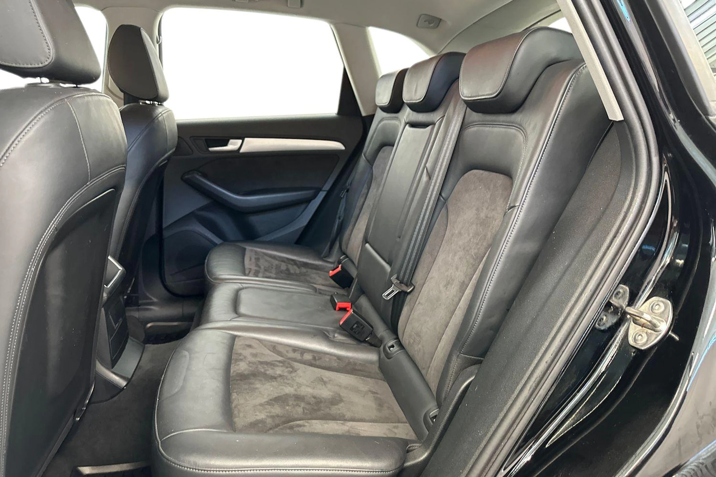 musta Audi Q5 2016 kuva 8.