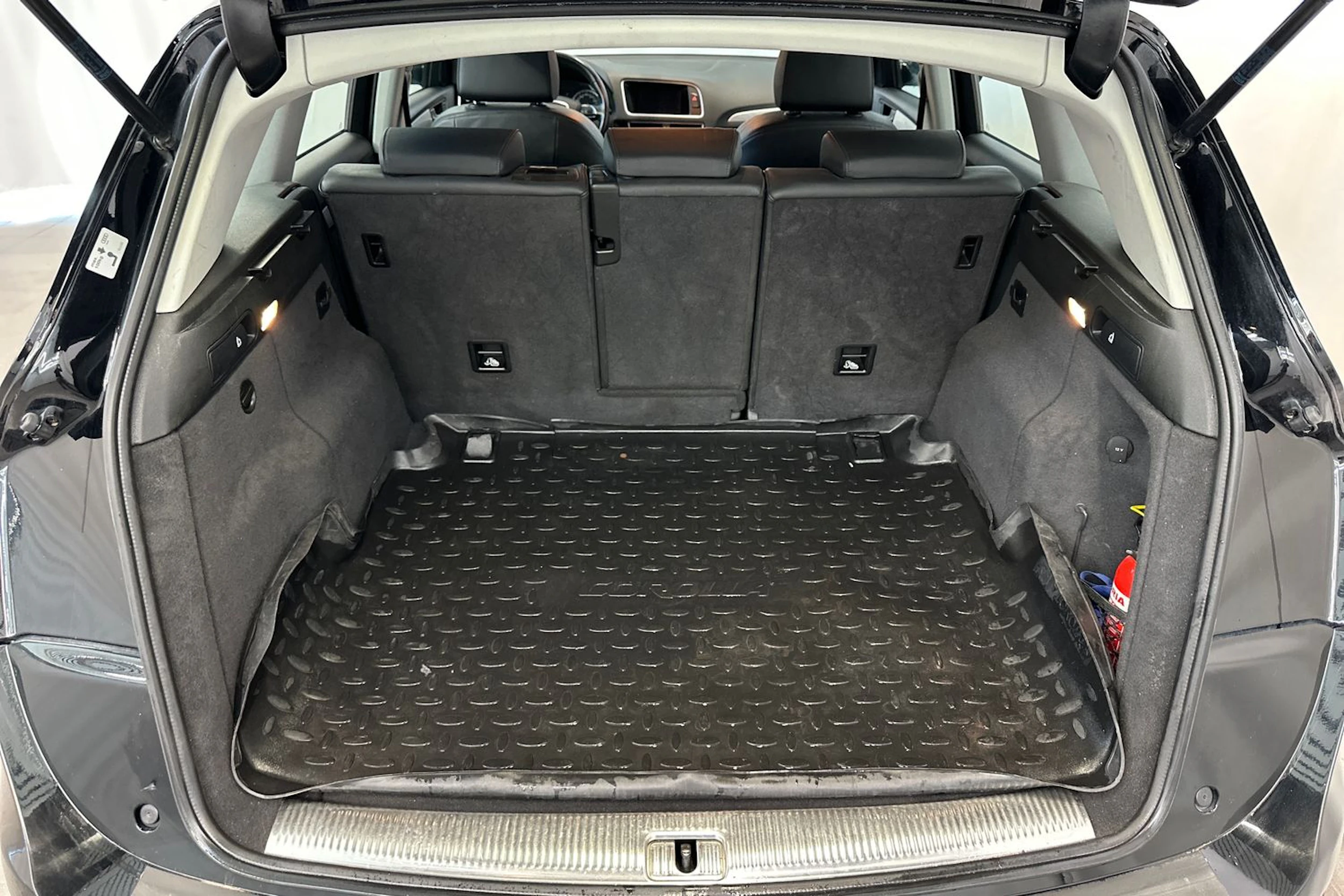 musta Audi Q5 2016 kuva 11.