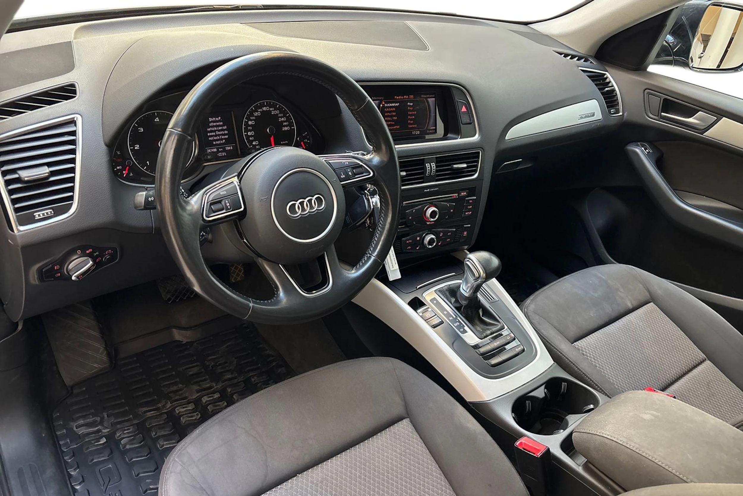 musta Audi Q5 2016 kuva 8.