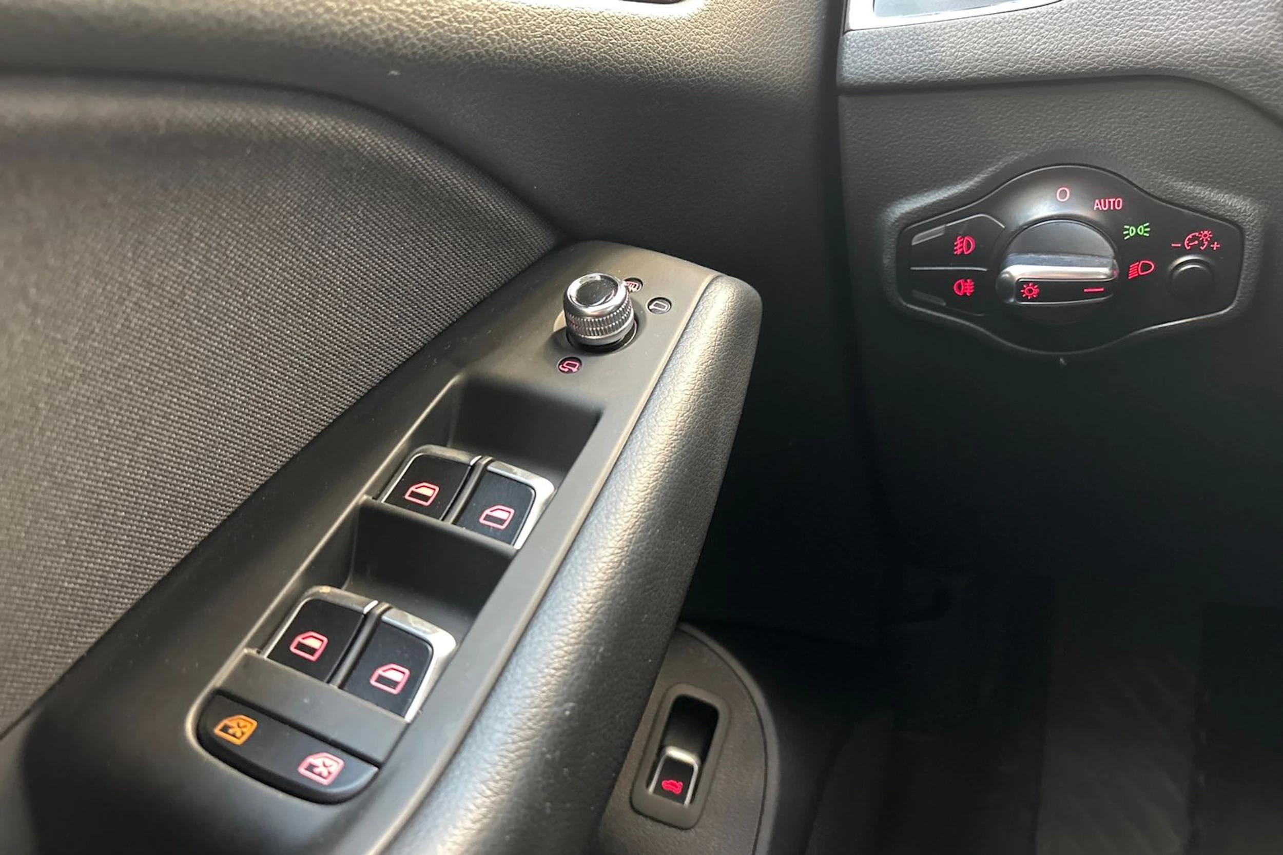 musta Audi Q5 2016 kuva 17.