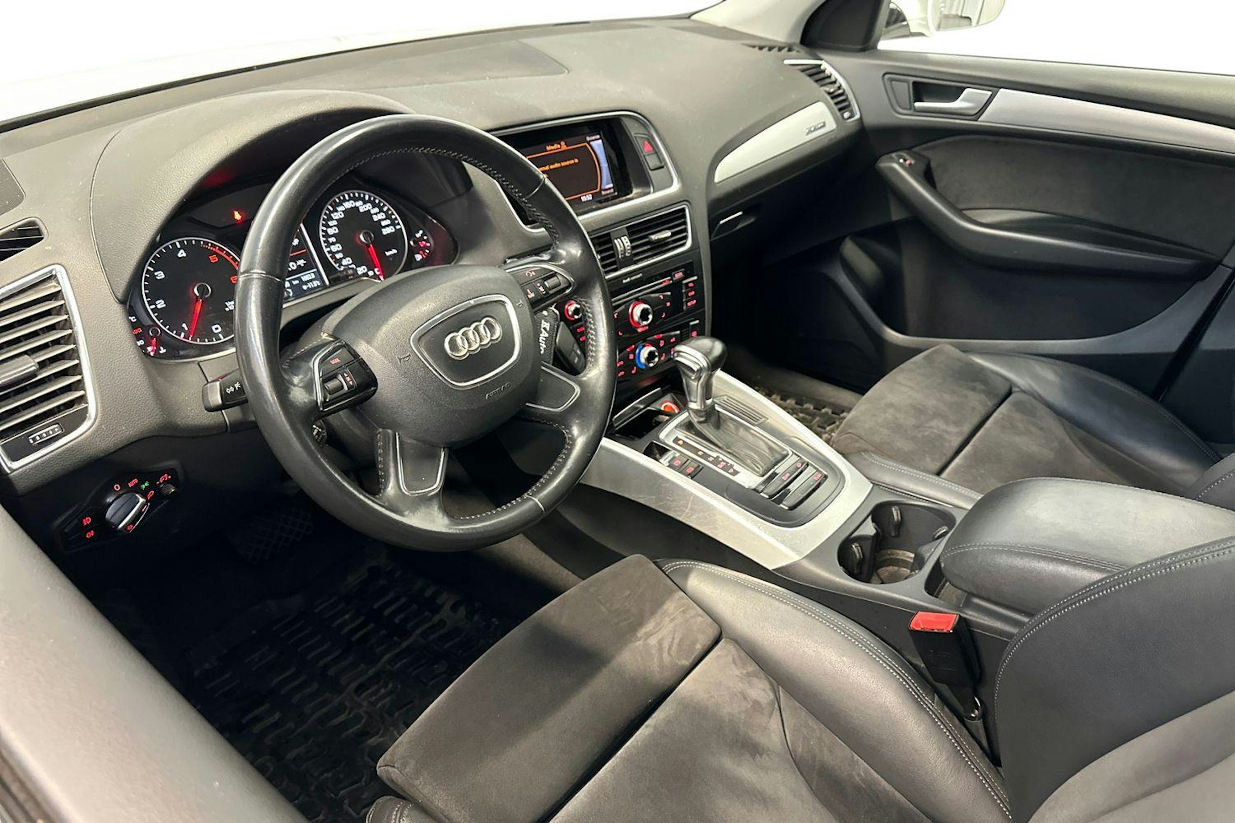 valkoinen Audi Q5 2016 kuva 3.